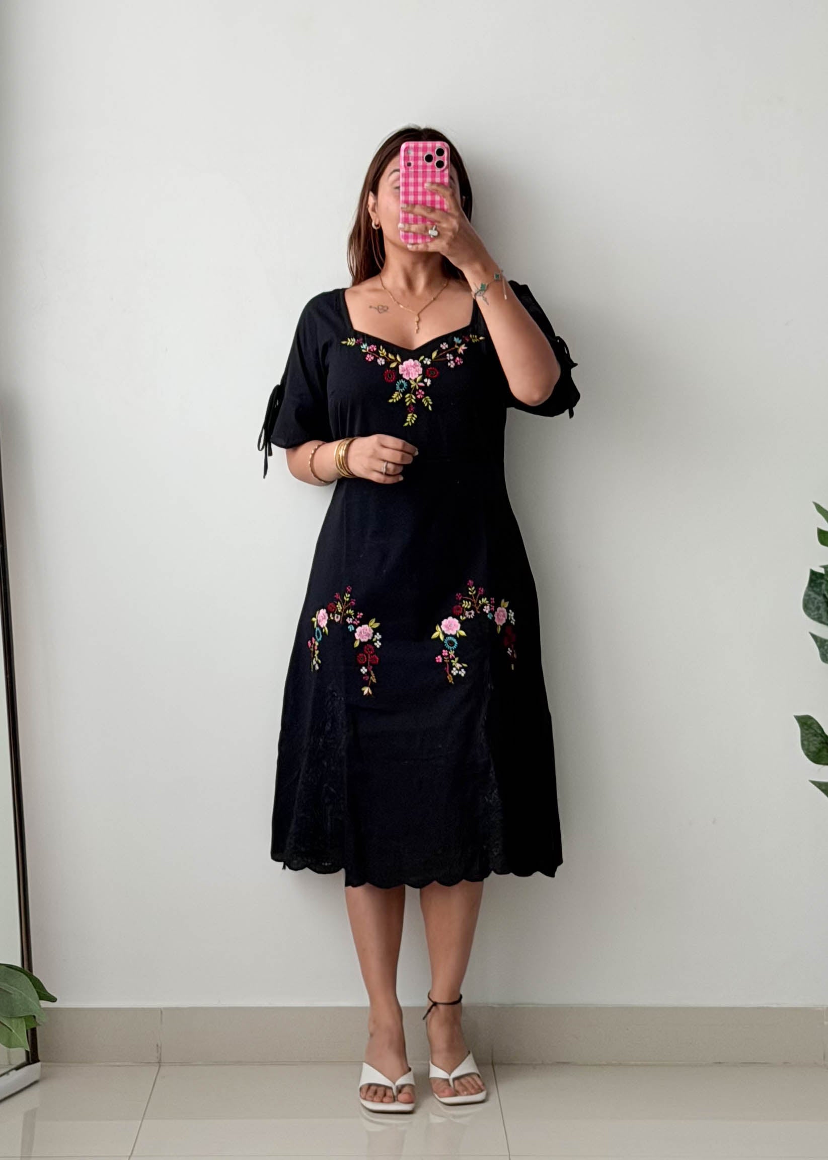 Size M Black Floral Embroidered Midi Dress
