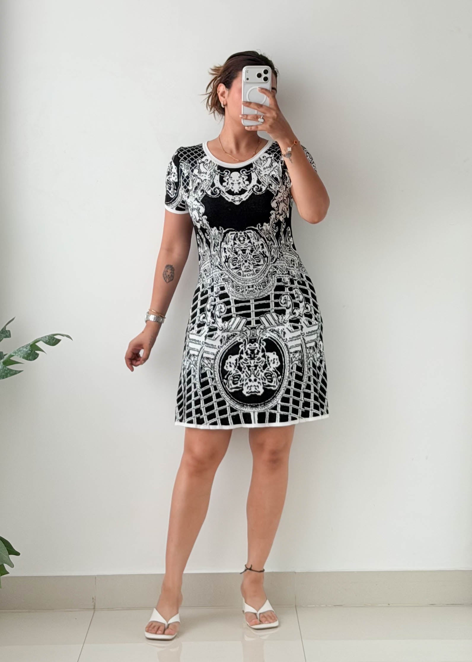 Size M-L Black & White Baroque Print Knit Mini Dress