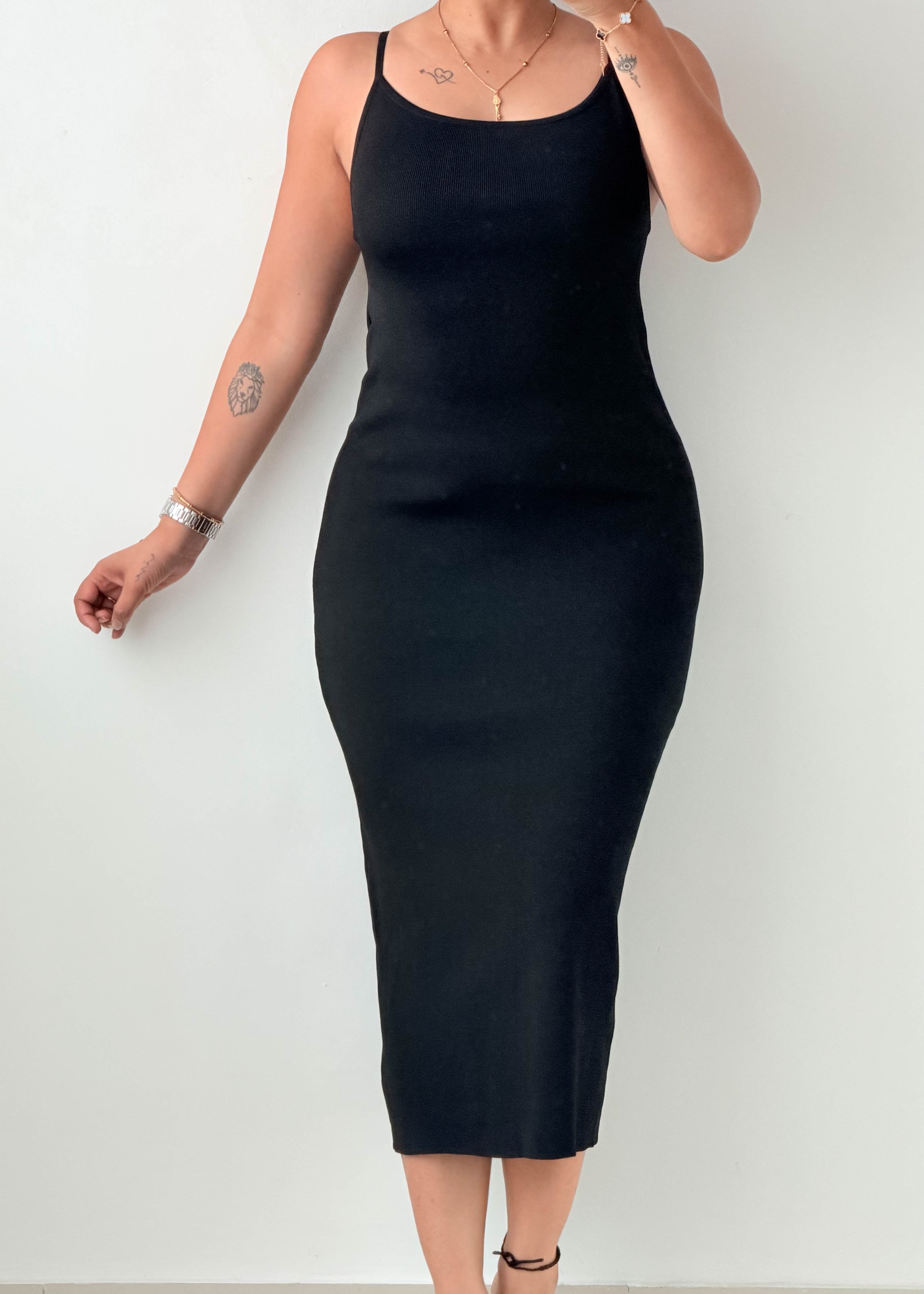 Size M-L Black Ribbed Bodycon Midi Dress