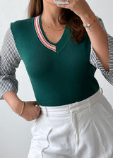 Size M-L Green Contrast Sleeve Knit Top