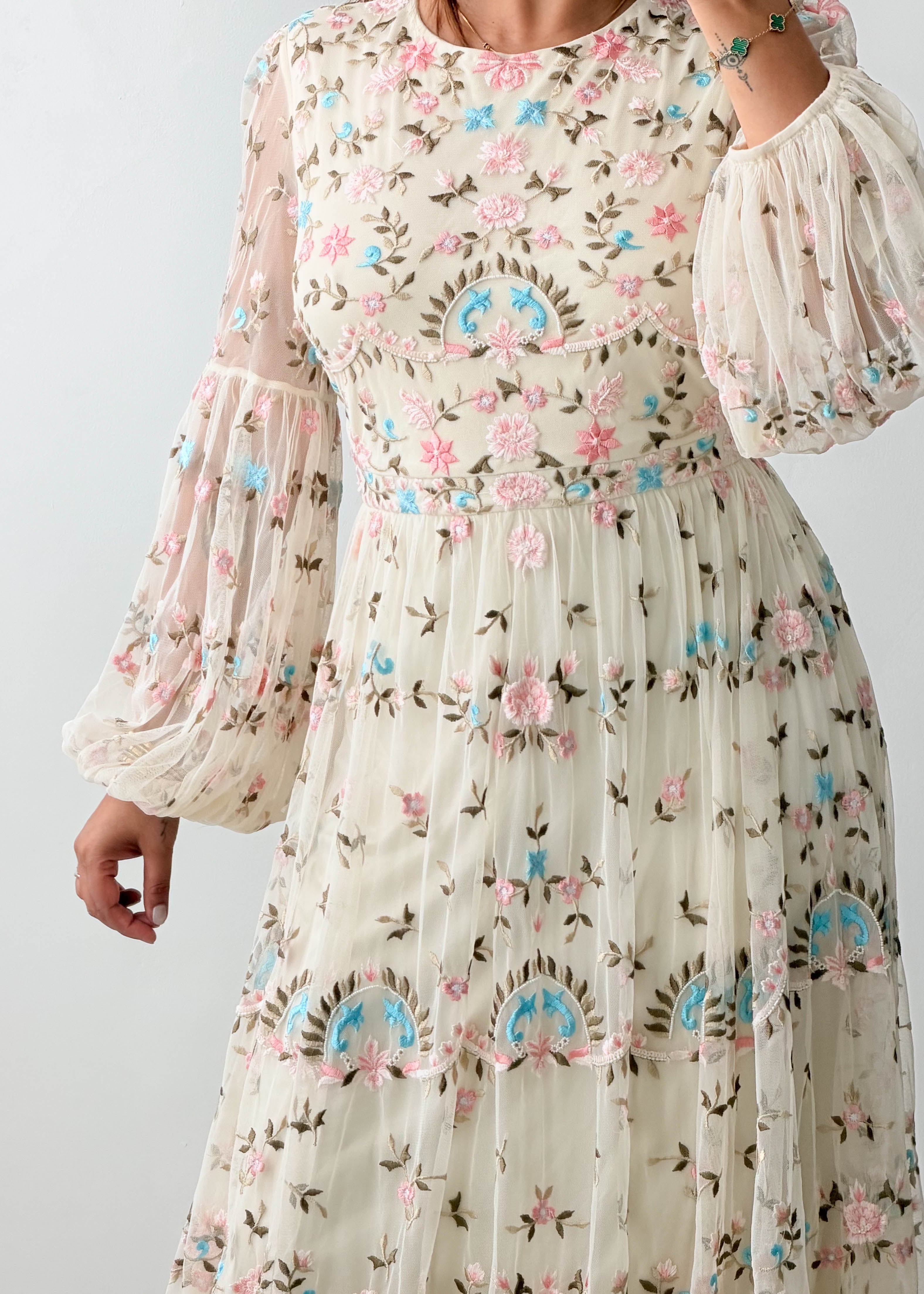 Size L Floral Embroidered Maxi Dress