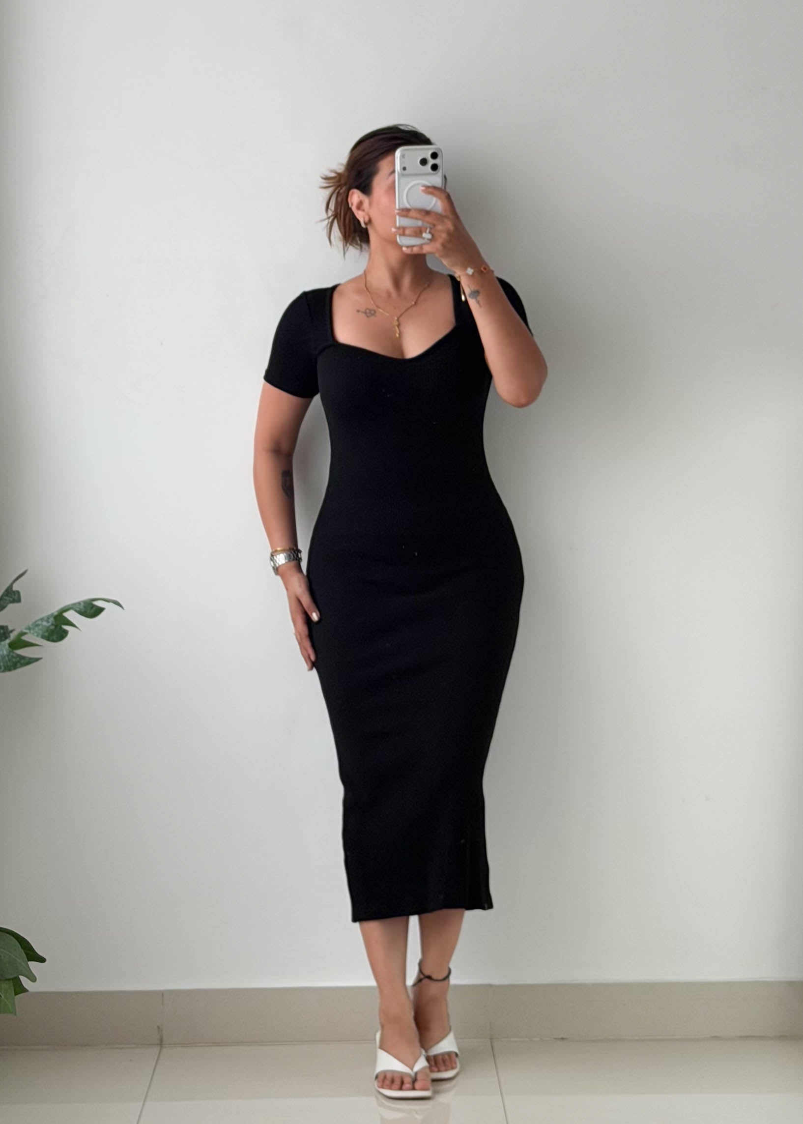 Size S-M Black Sweetheart Neck Knit Midi Dress