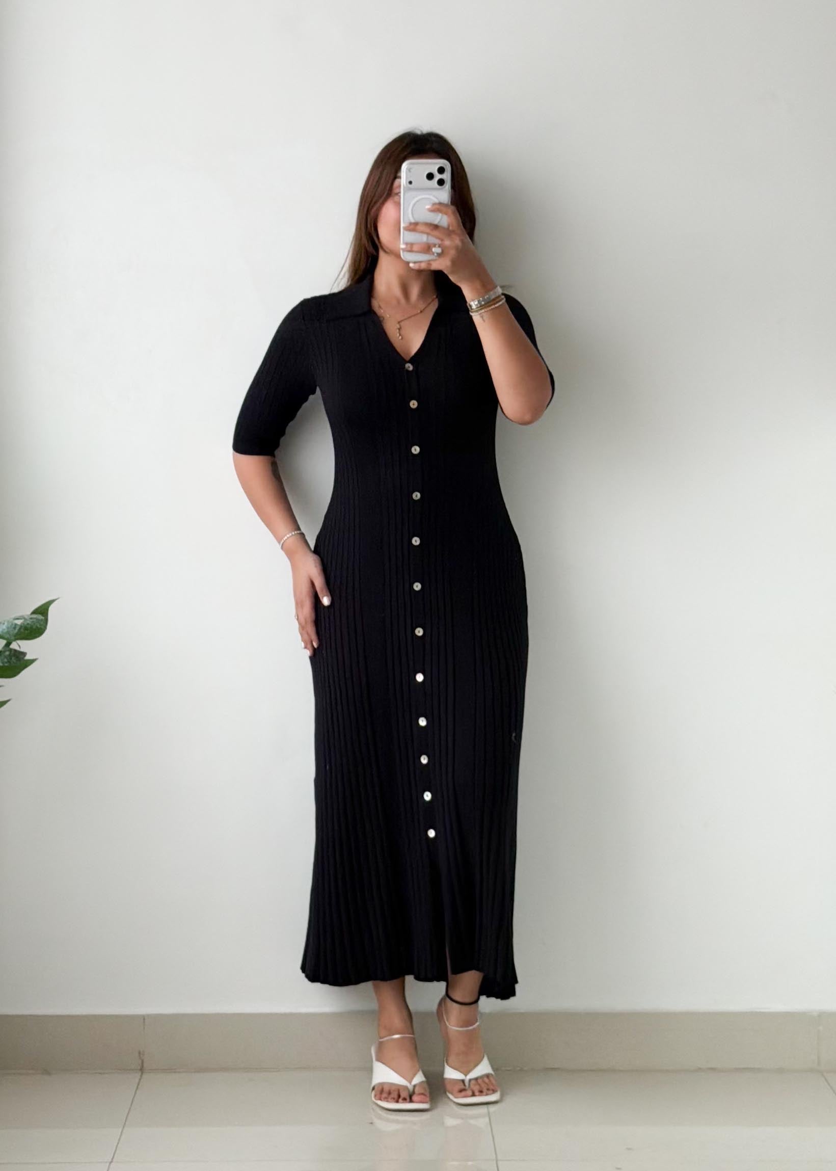Size M-L Black Ribbed Button-Front Knit Maxi Dress