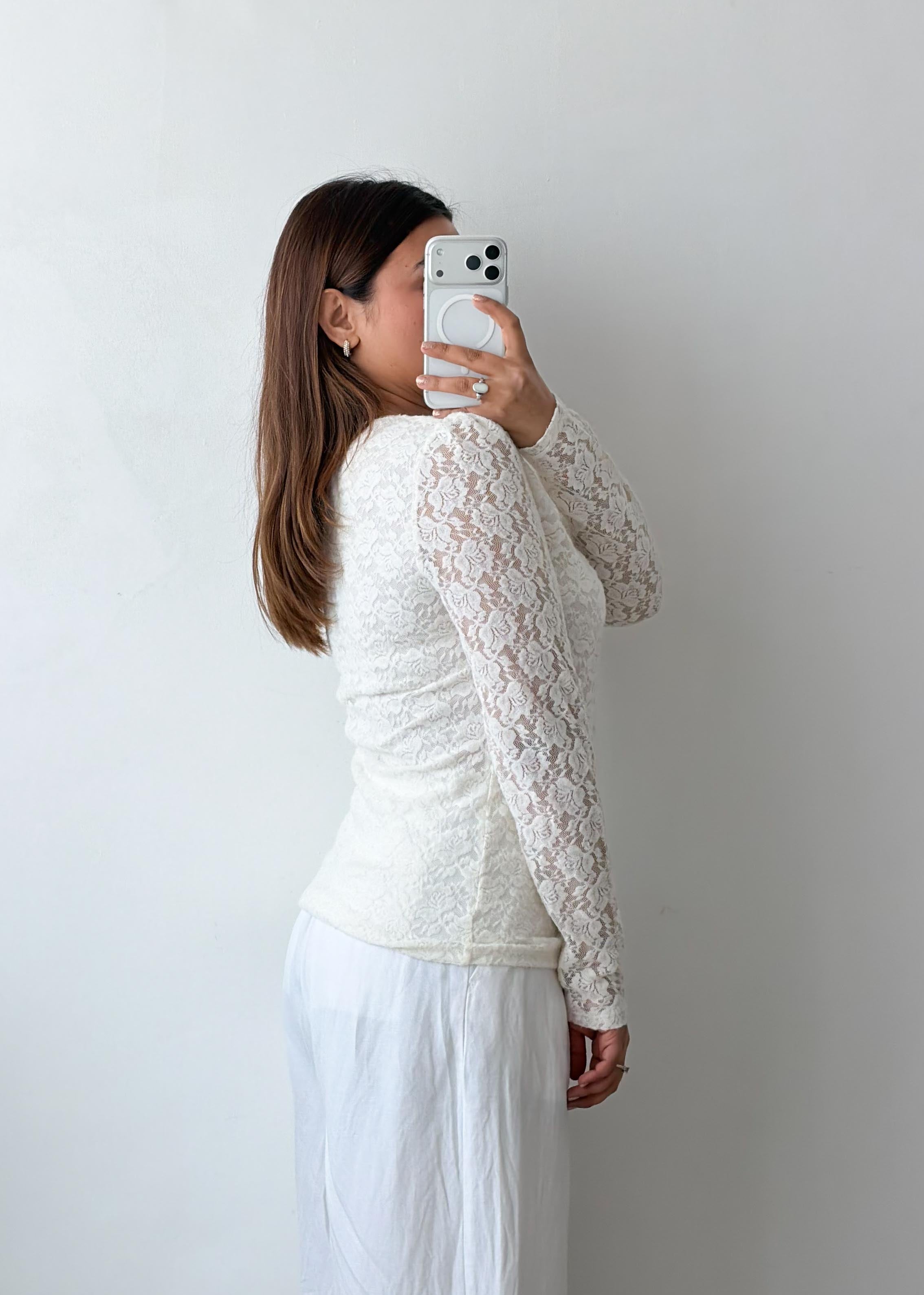 Size M White Floral Lace Long Sleeve Top