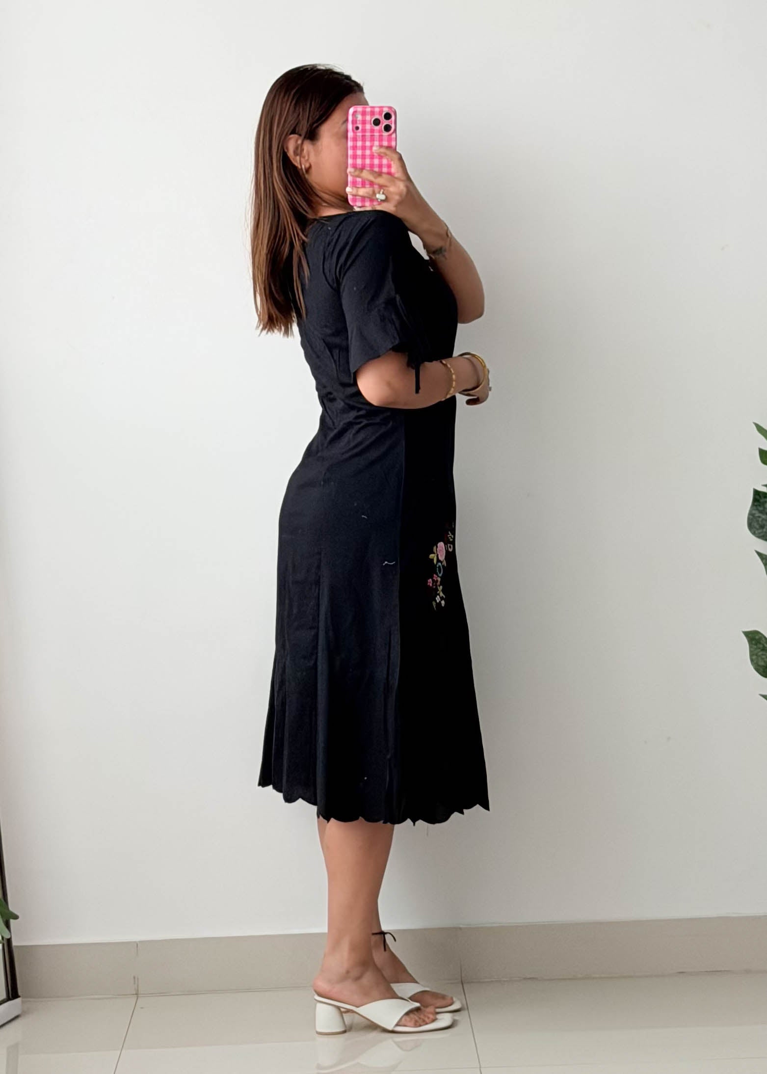 Size M Black Floral Embroidered Midi Dress