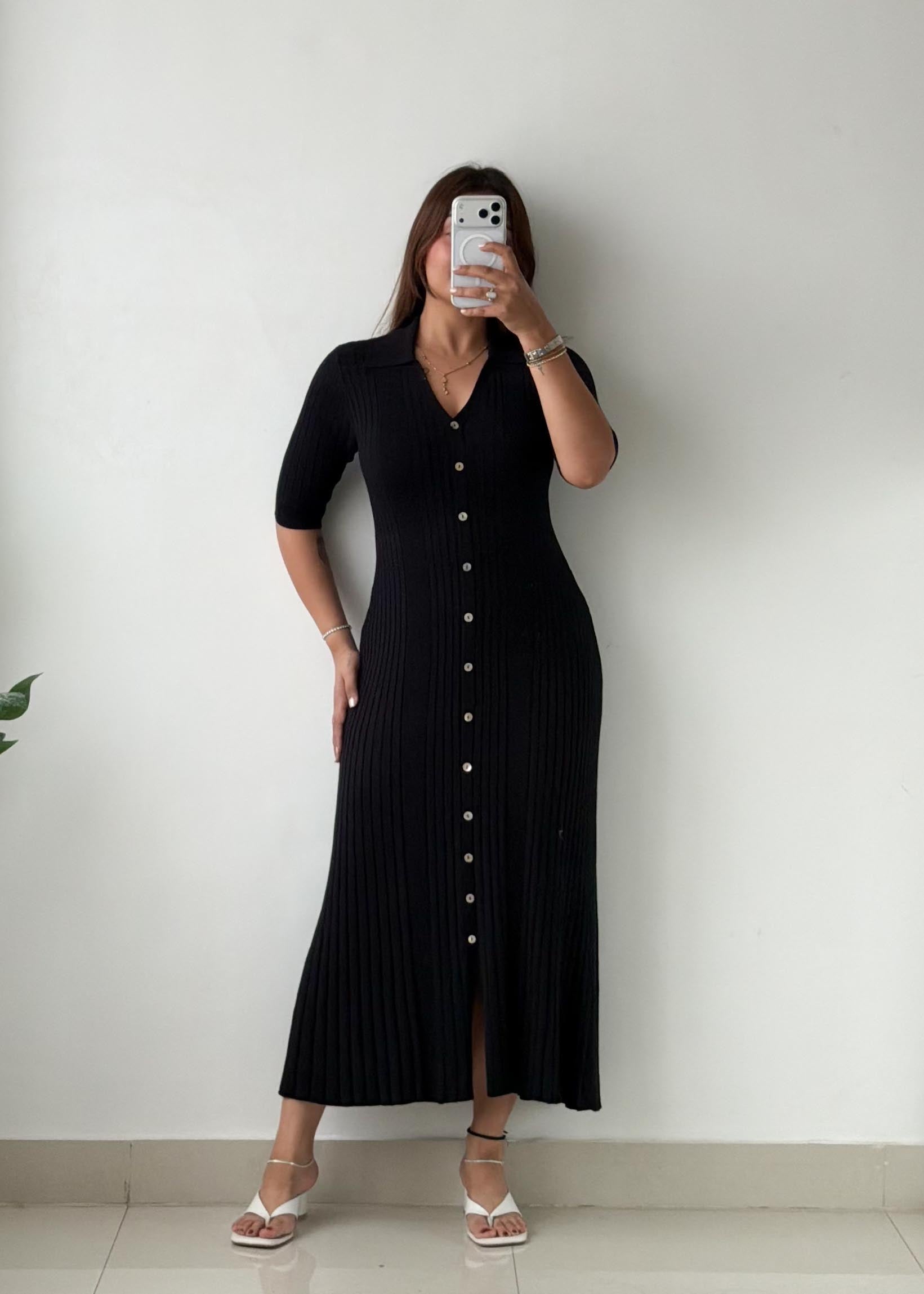 Size M-L Black Ribbed Button-Front Knit Maxi Dress