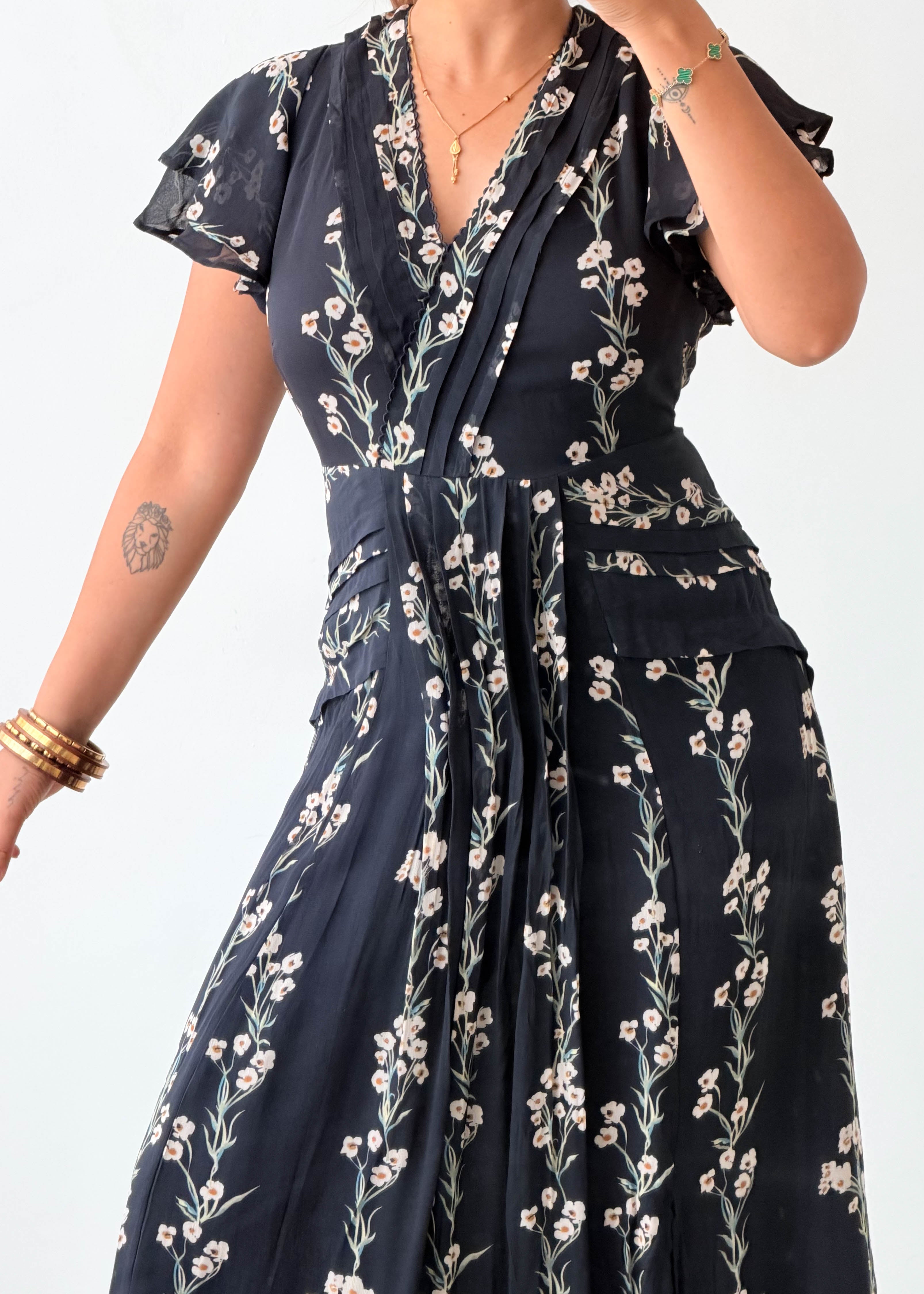 Size M & XL Black Floral Midi Dress