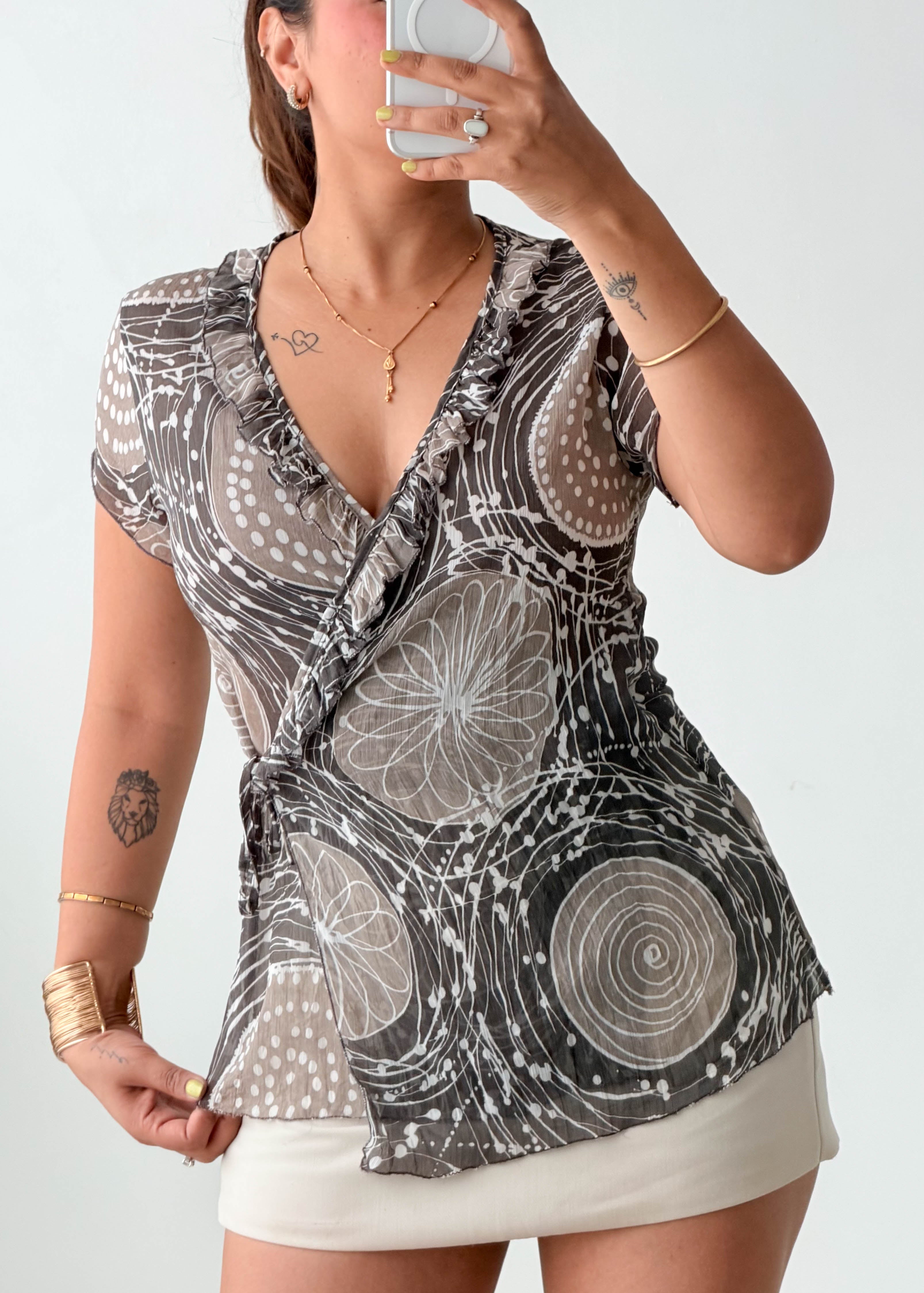 Size M-L Grey Abstract Wrap Top