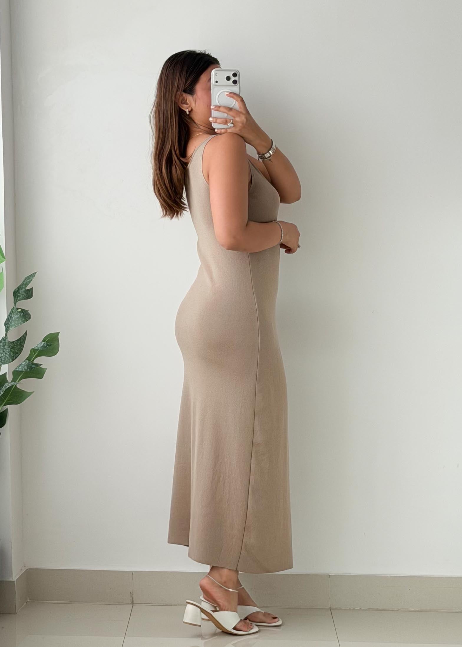 Size M-L Beige Ribbed Knit Maxi Dress