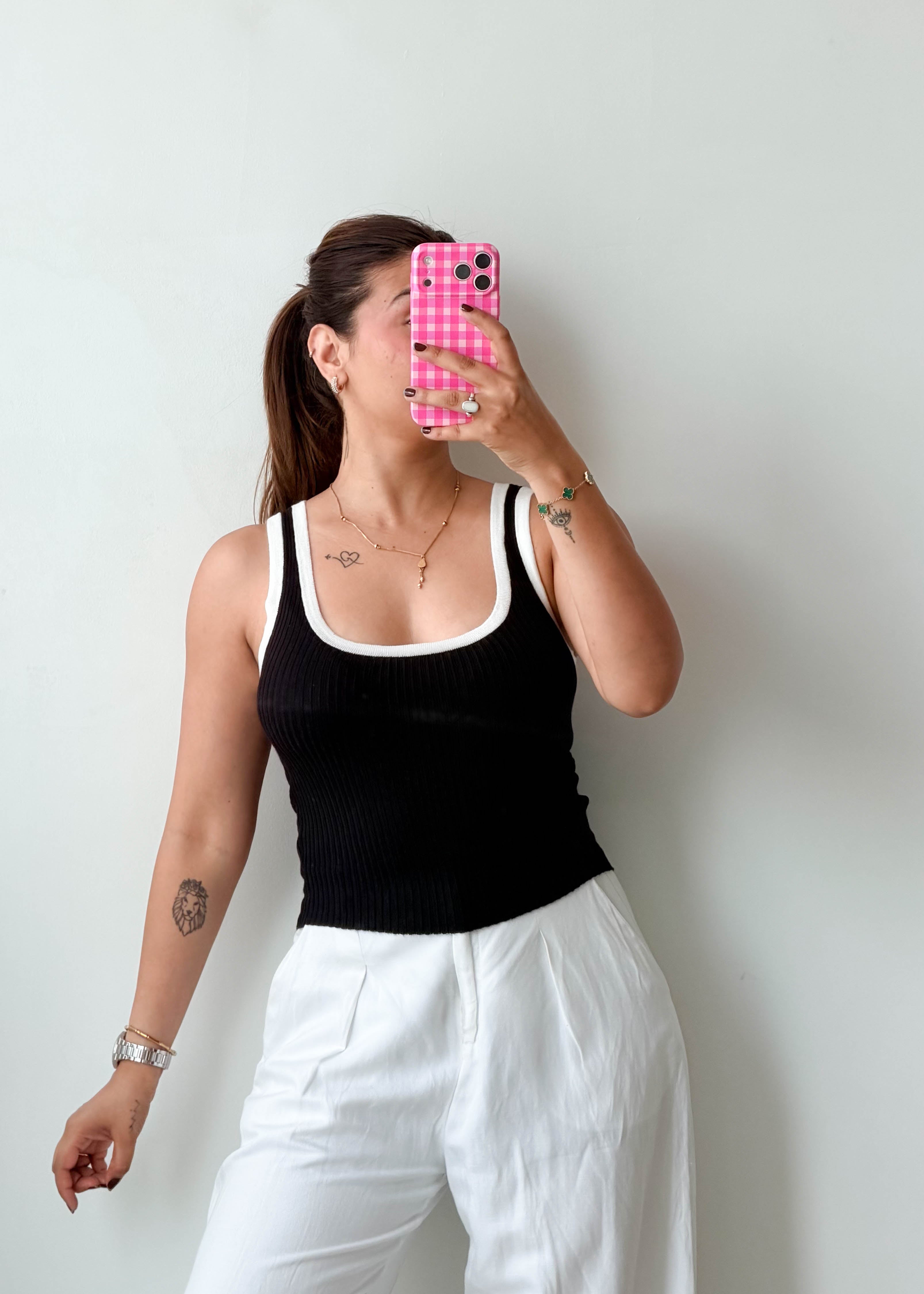 Size S-M Black Contrast Trim Tank Top