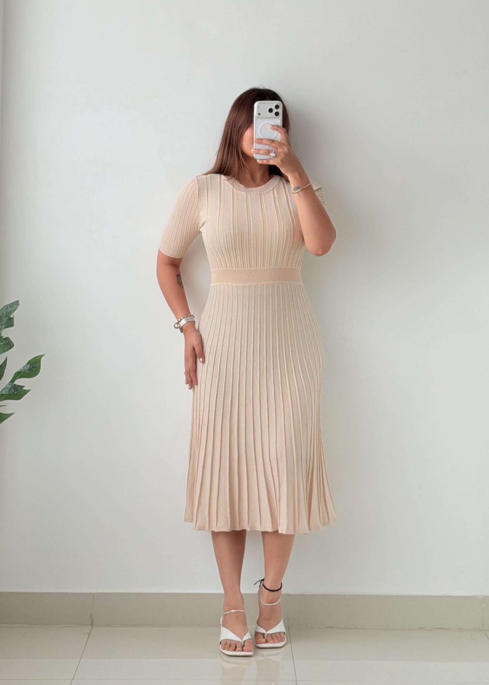 Size XS-S Cream Pleated Knit Midi Dress