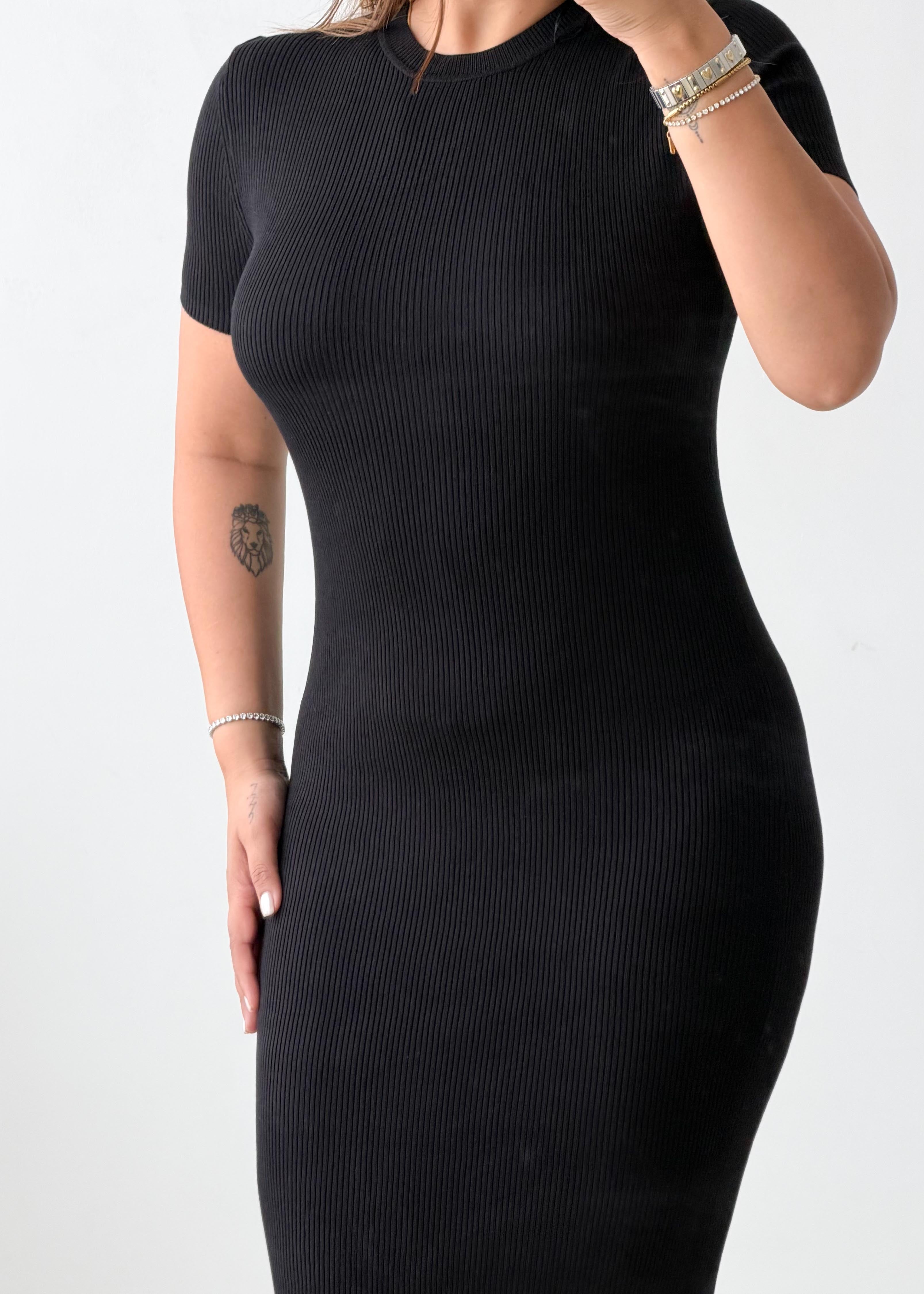 Size M-L Black Ribbed Knit Midi Dress