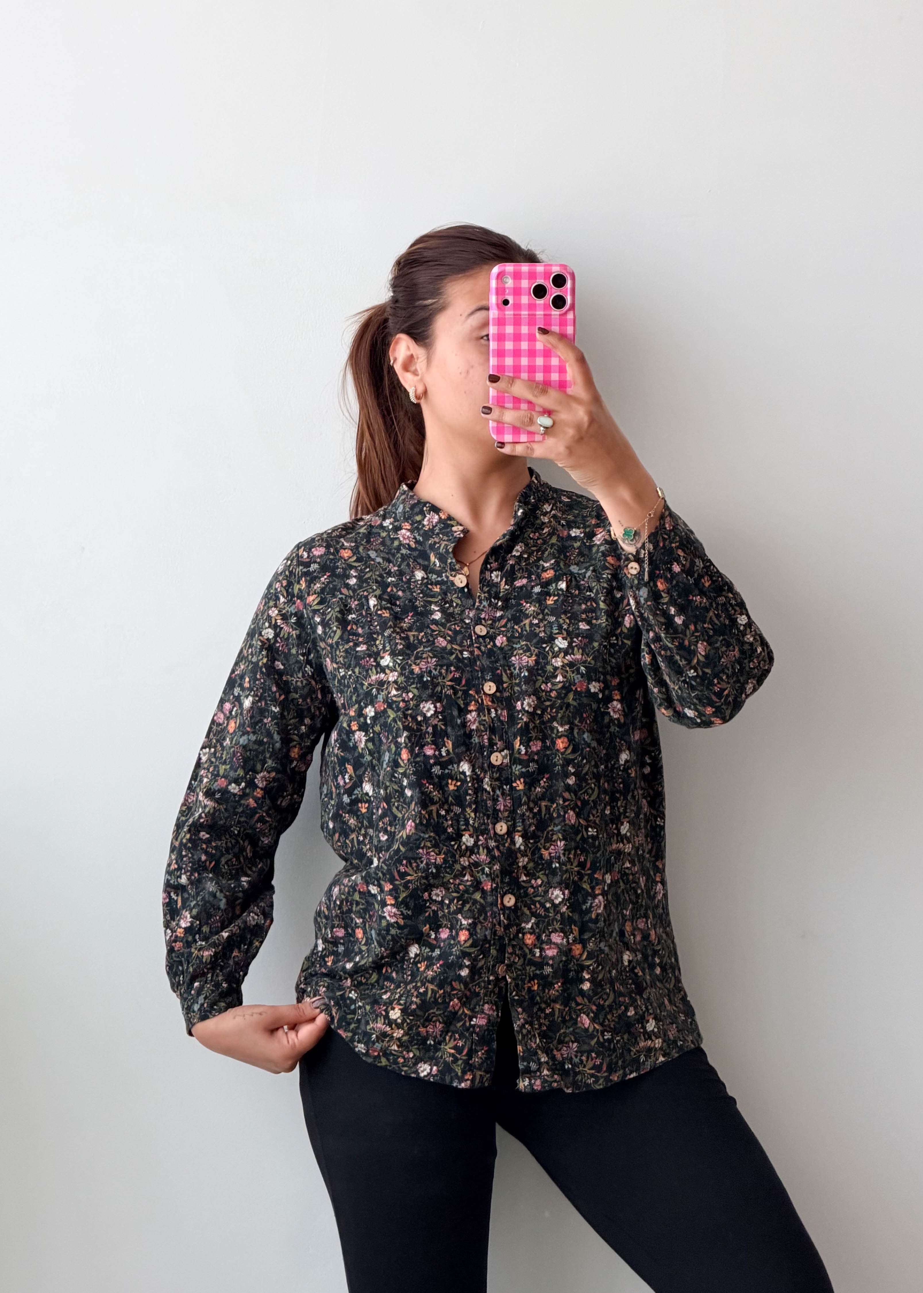 Size S-M Black Floral Print Shirt Top