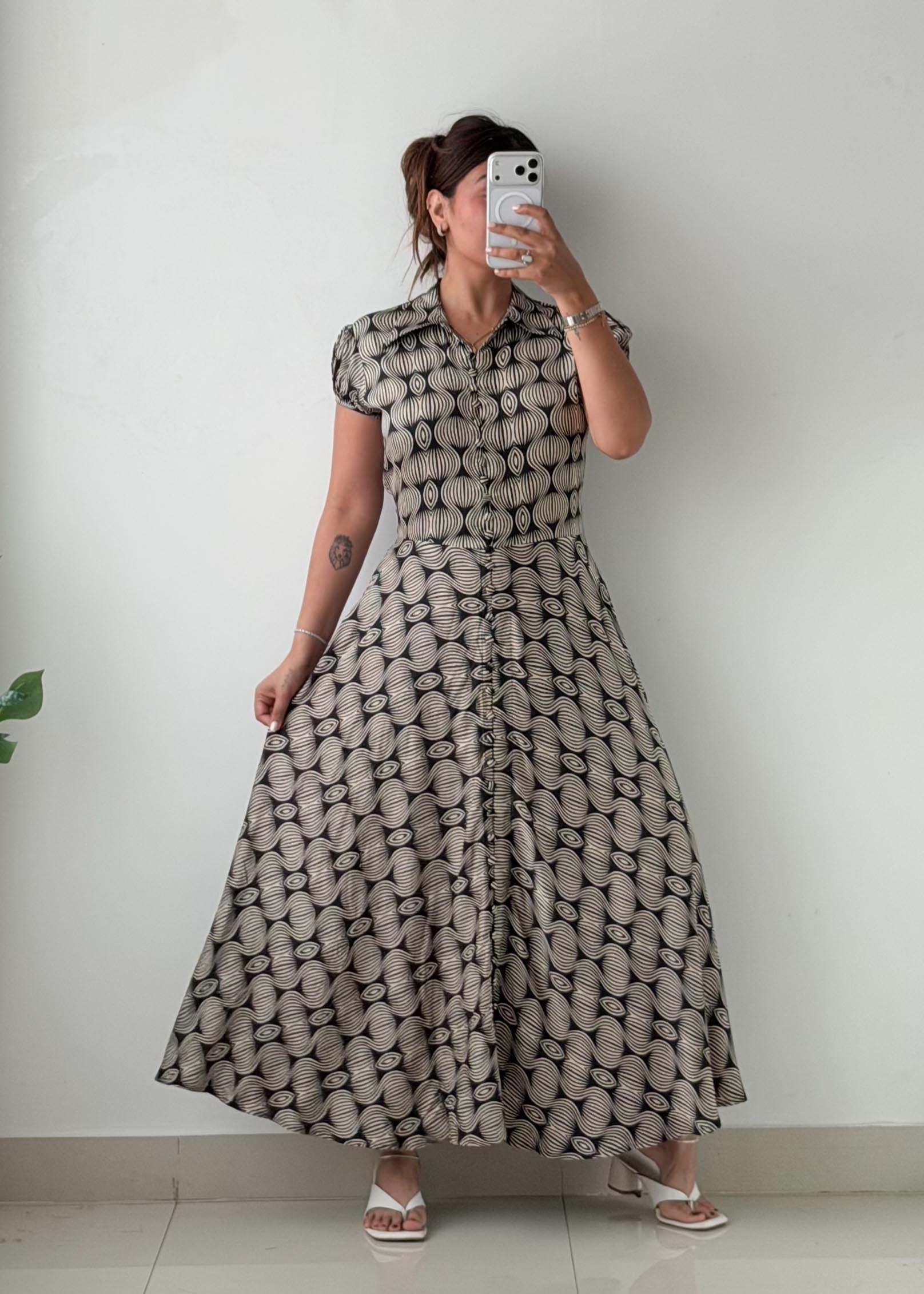 Size M Black & White Abstract Print Maxi Dress