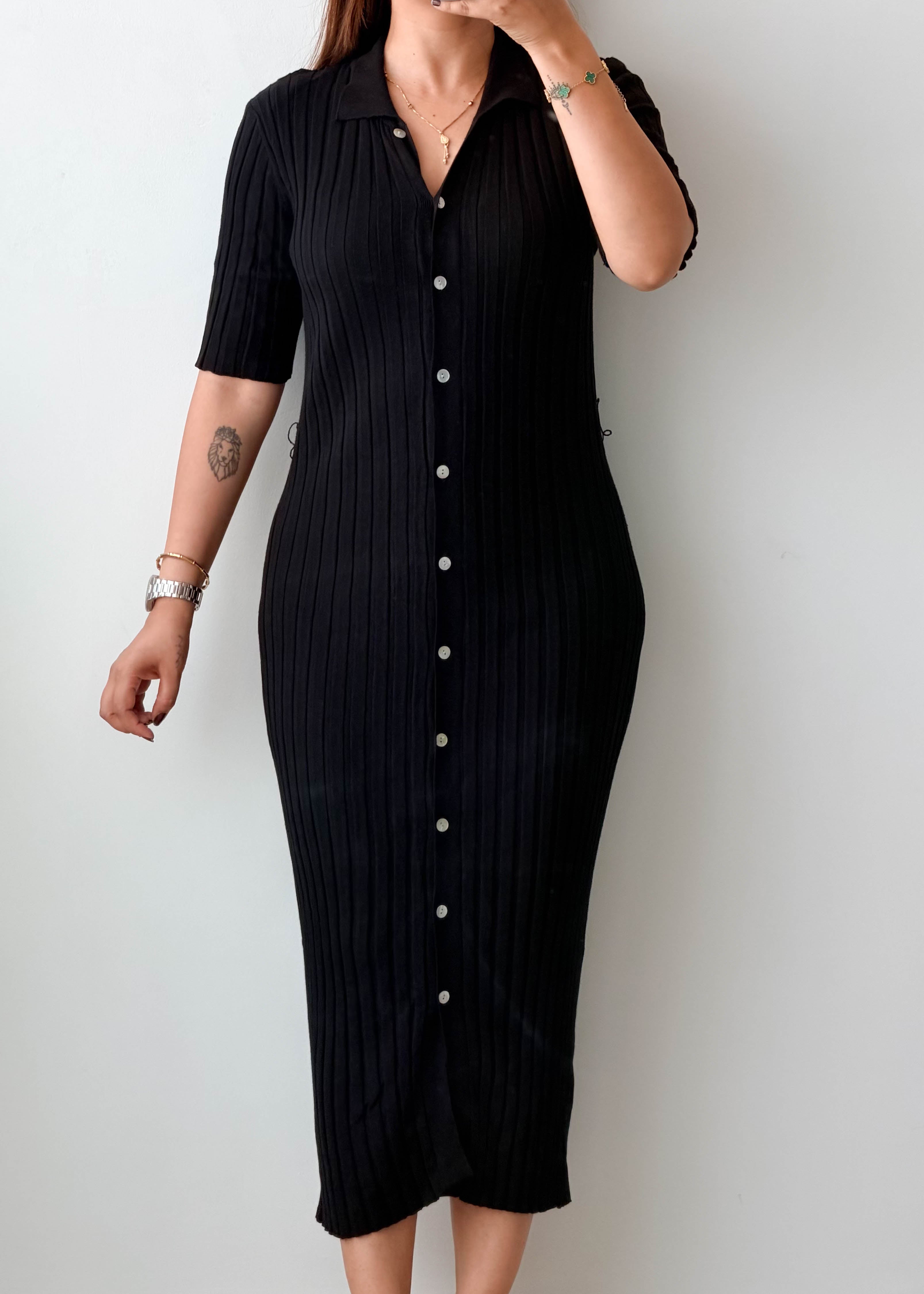 Size M-L Black Ribbed Collared Button Midi Dress