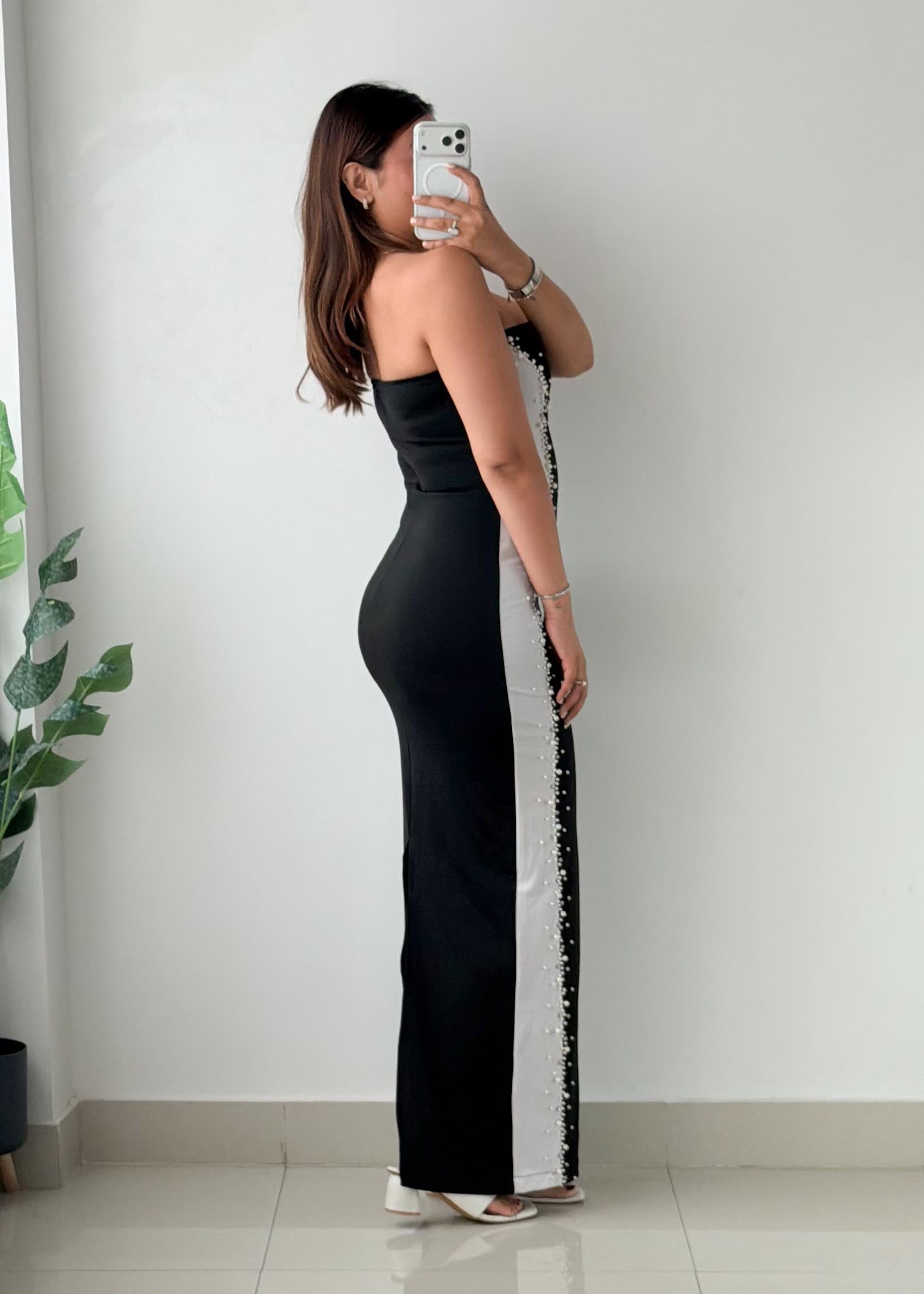 Size S-M Black & White Asymmetric Knit Maxi Dress