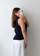 Size L-XL Black Sleeveless Polo Top