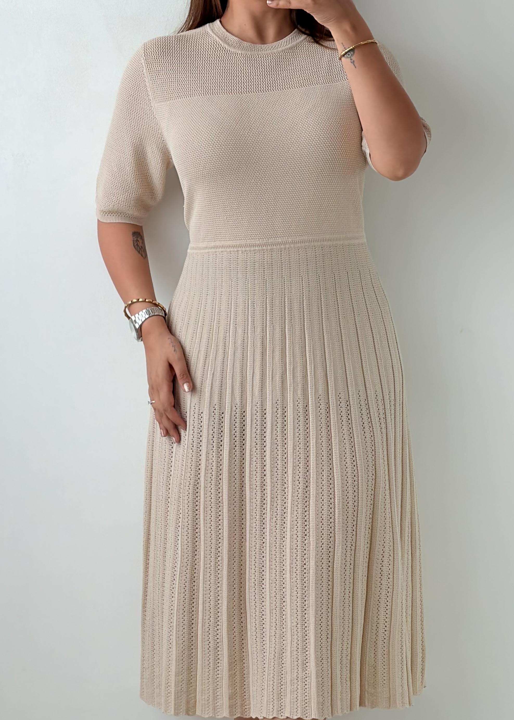 Size L-XL Beige Pleated Knit Midi Dress