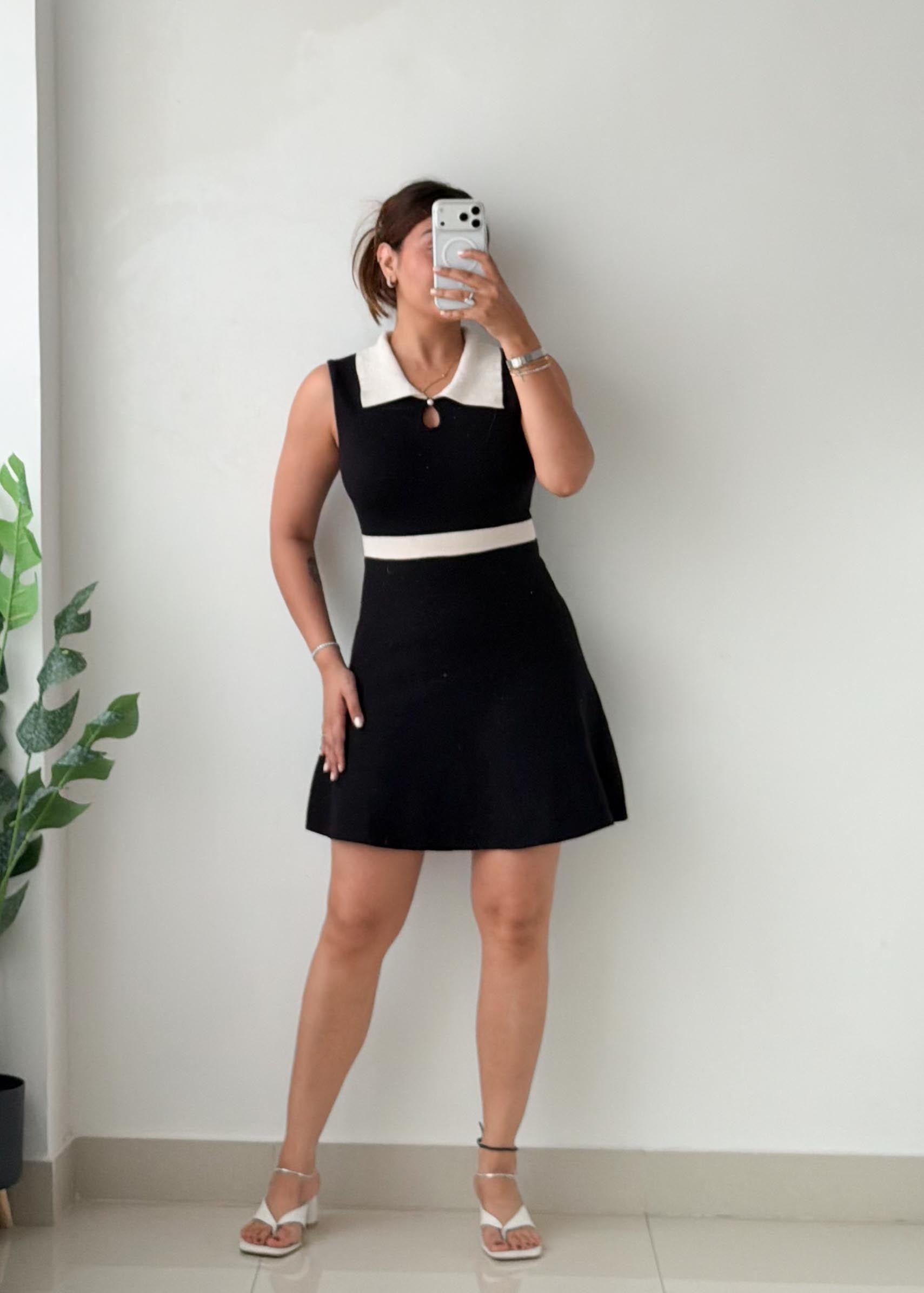 Size XS-S Black & White Collared Knit Mini Dress