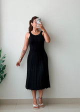 Size M-L Black Pleated Sleeveless Midi Dress