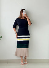 Size M-L Navy Colorblock Pleated Knit Midi Dress