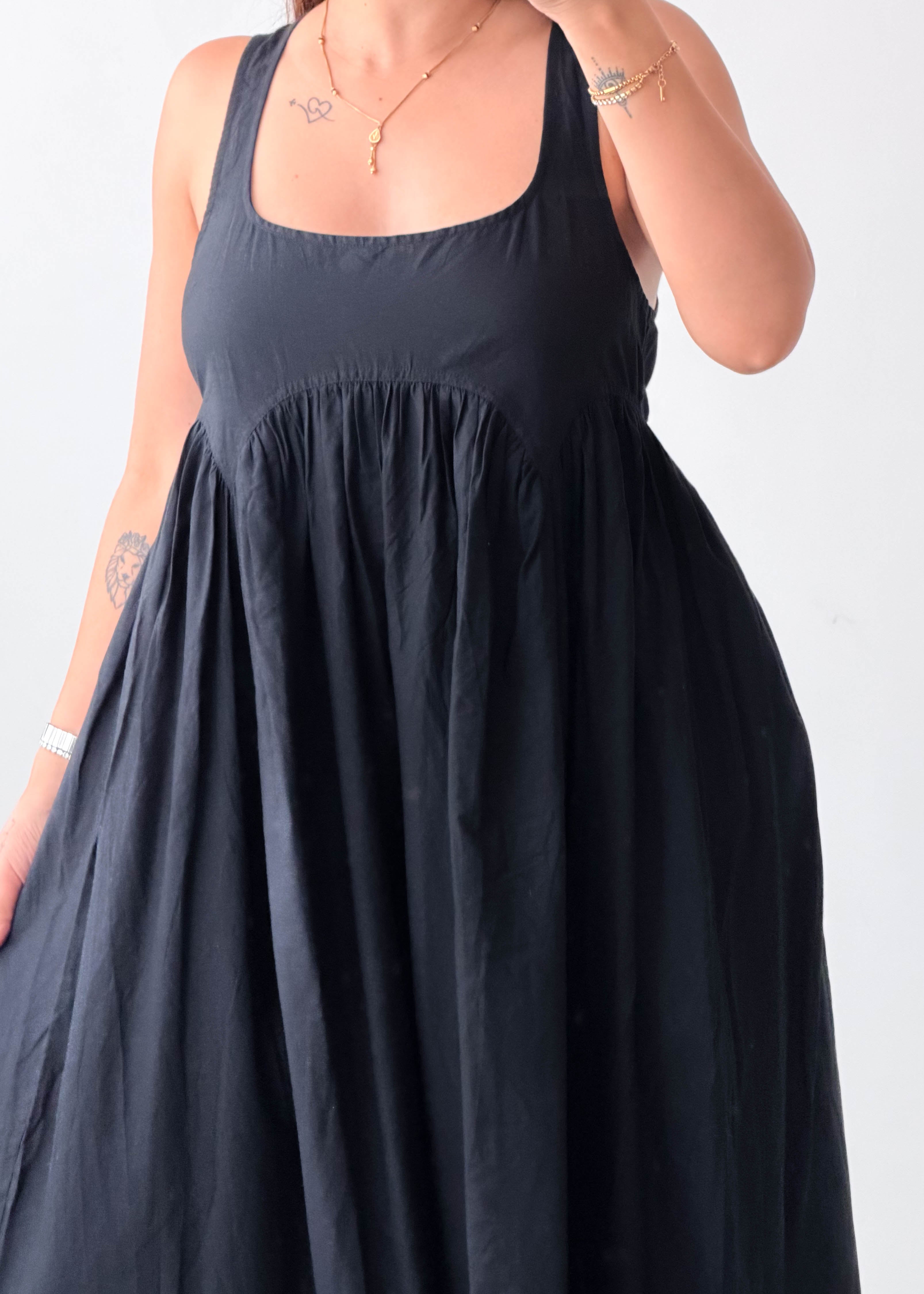 Size S-M Black Sleeveless Maxi Dress