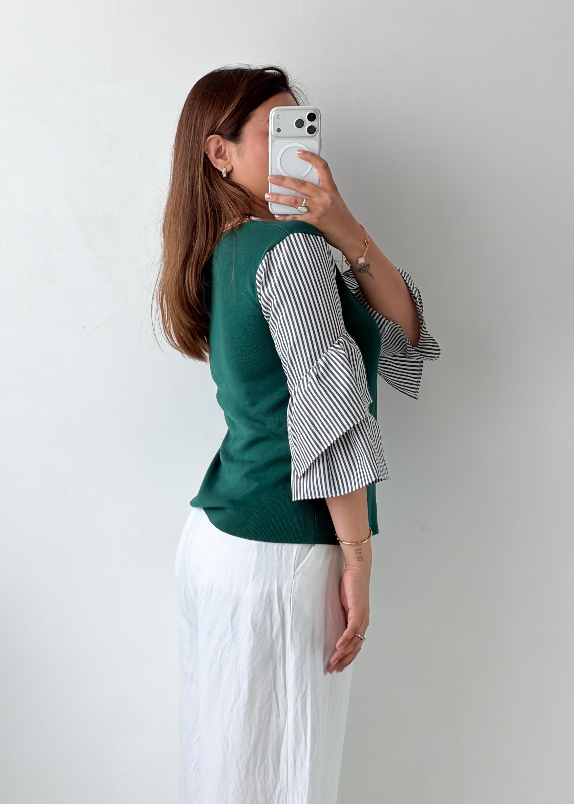 Size M-L Green Contrast Sleeve Knit Top