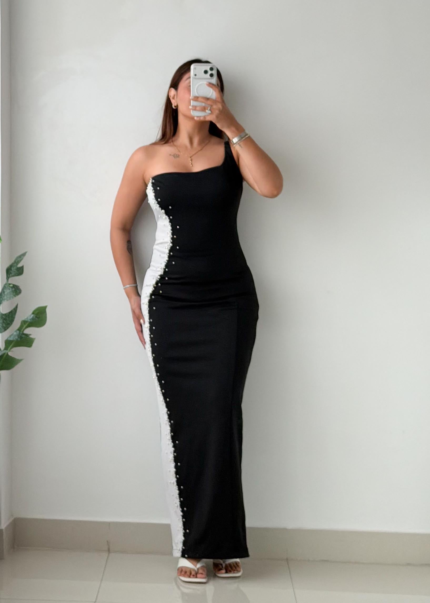 Size S-M Black & White Asymmetric Knit Maxi Dress