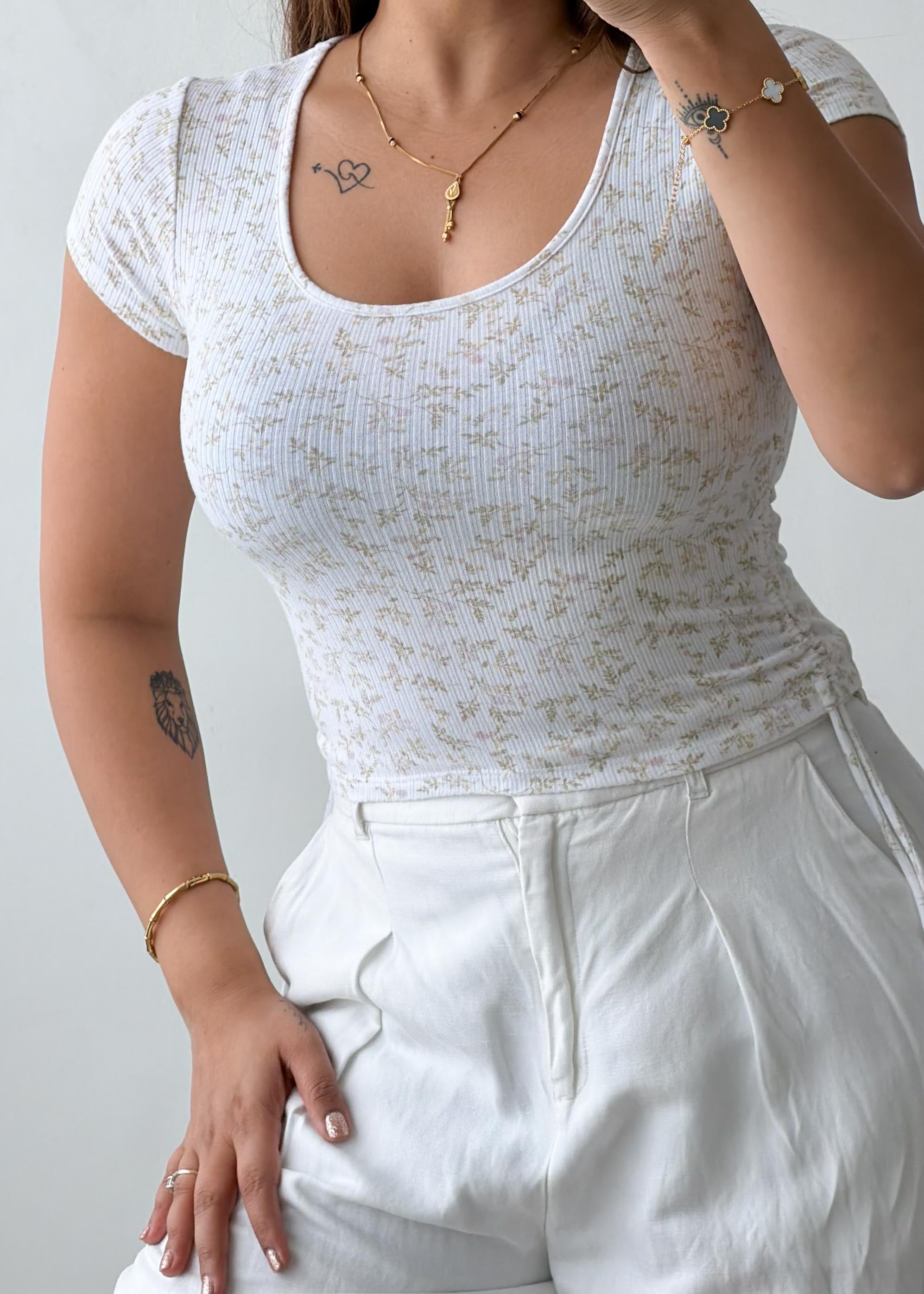 Size S-M White Floral Fitted Top
