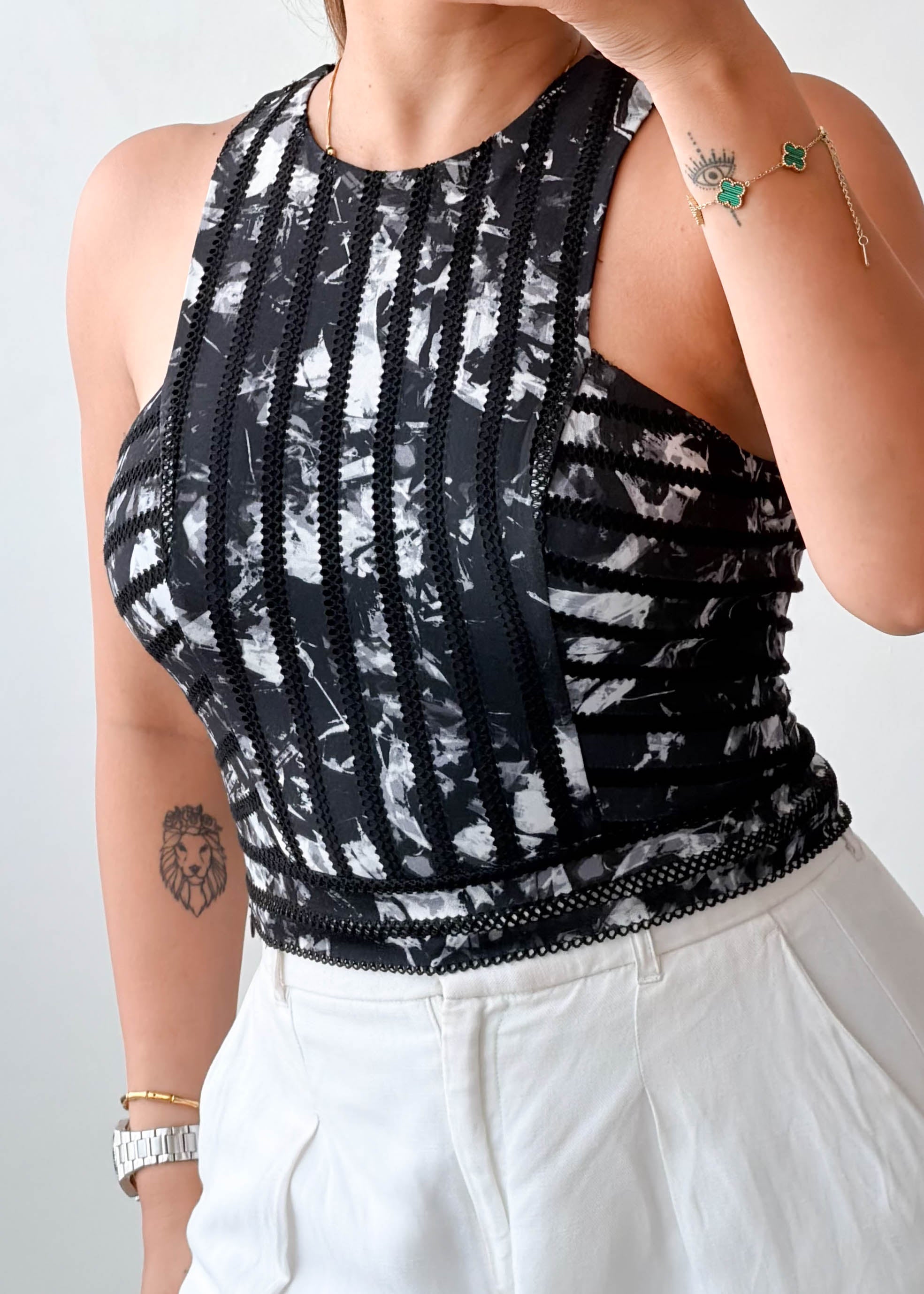 Size S Black Abstract Mesh Top