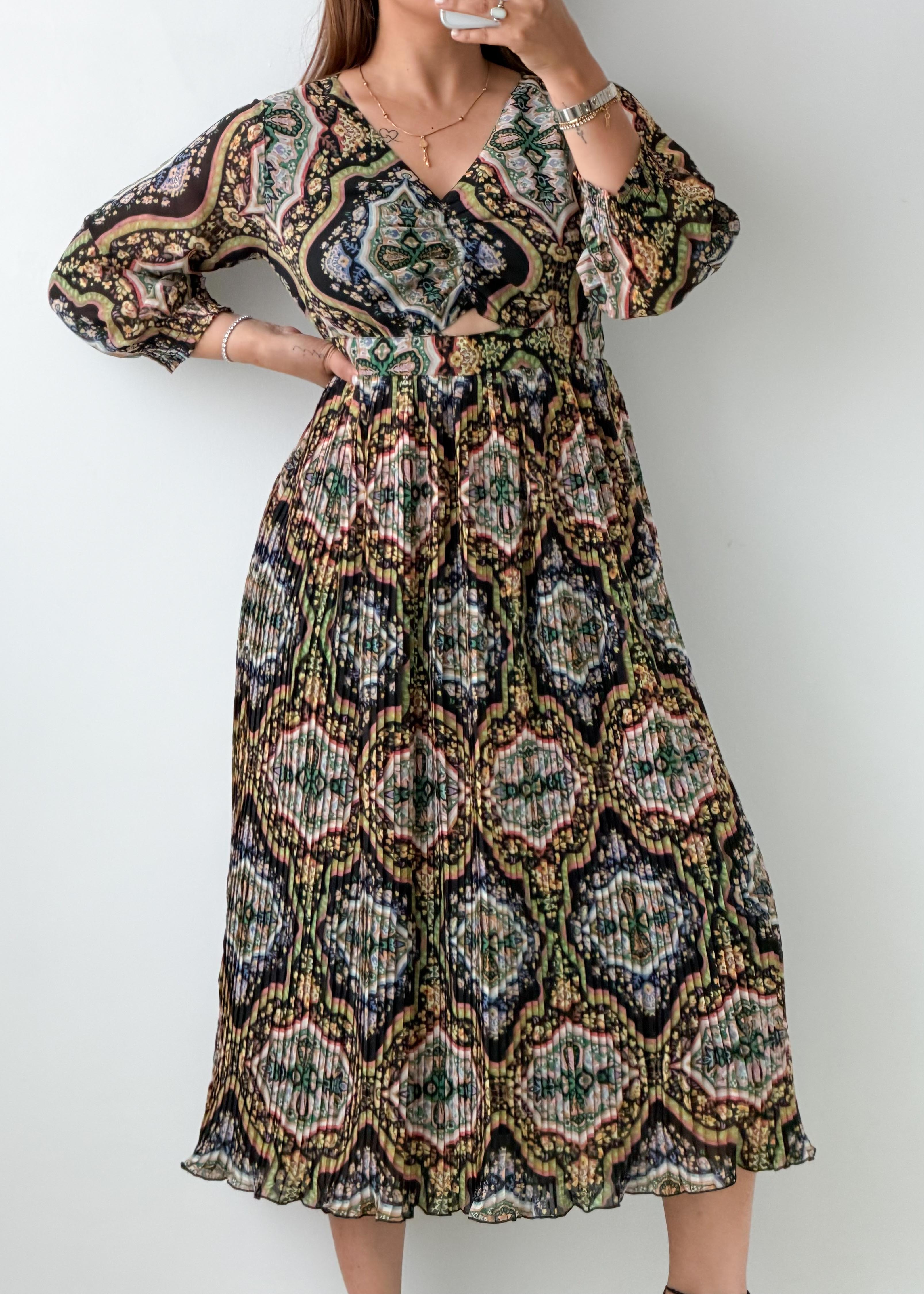 Size S-M Black Multicolor Paisley Print Midi Dress