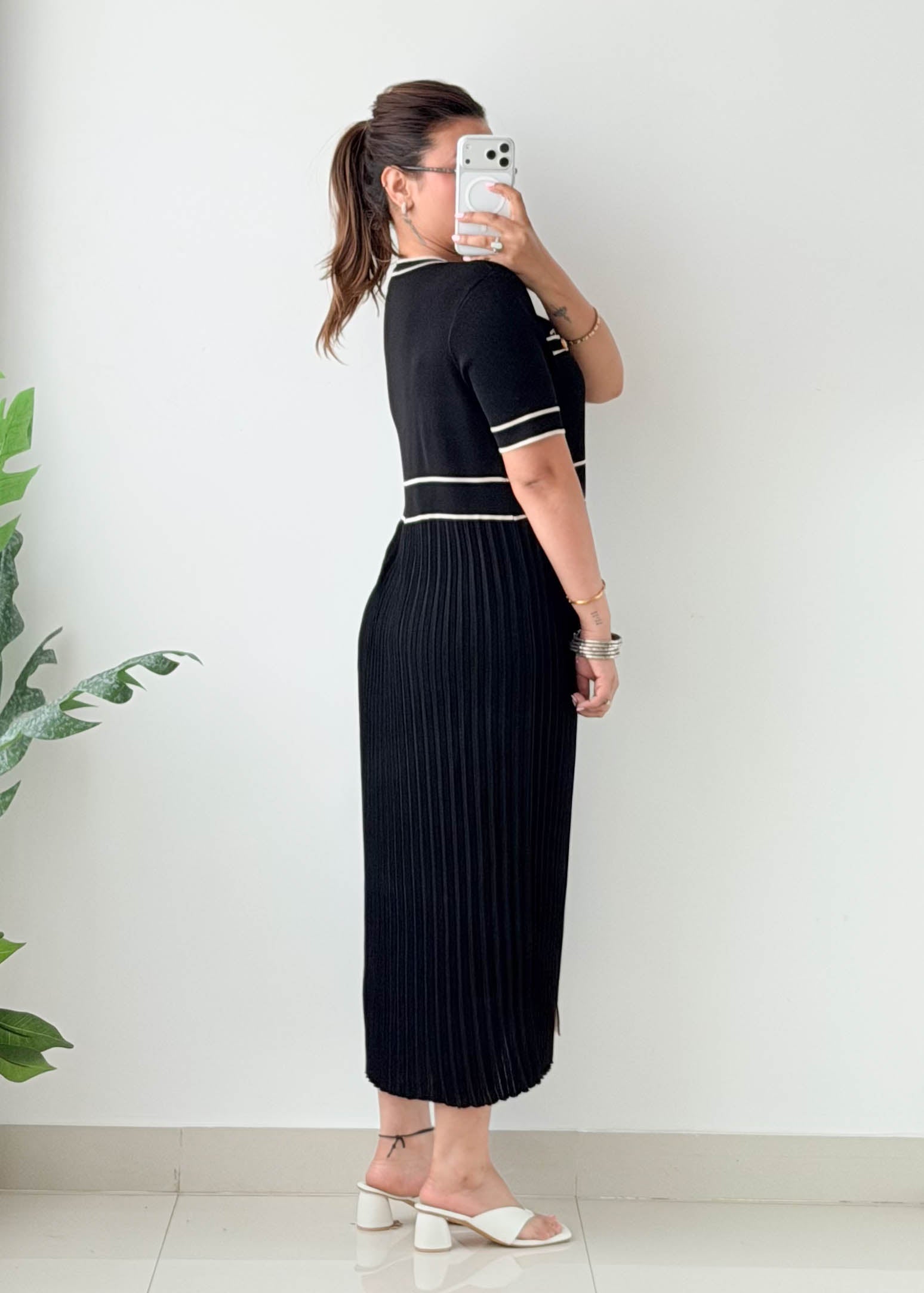 Size L-XL Black Contrast Trim Pleated Knit Midi Dress