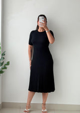 Size S-M Black Ribbed Pleated Midi Dress