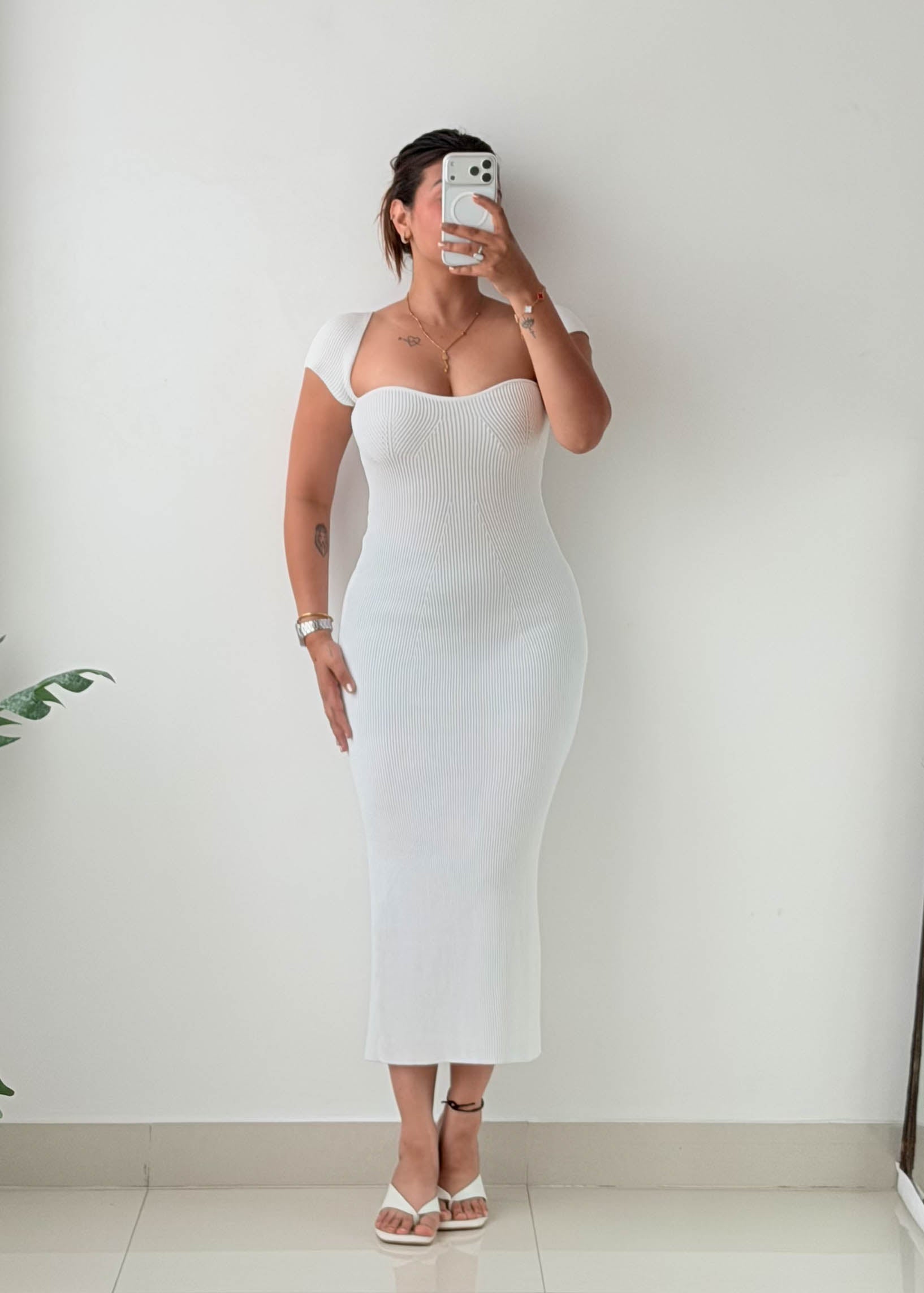 Size XS-S / M-L White Sweetheart Ribbed Knit Midi Dress