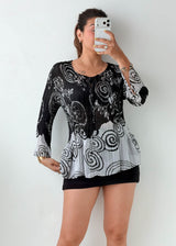 Size M-L Black Abstract Pleated Top
