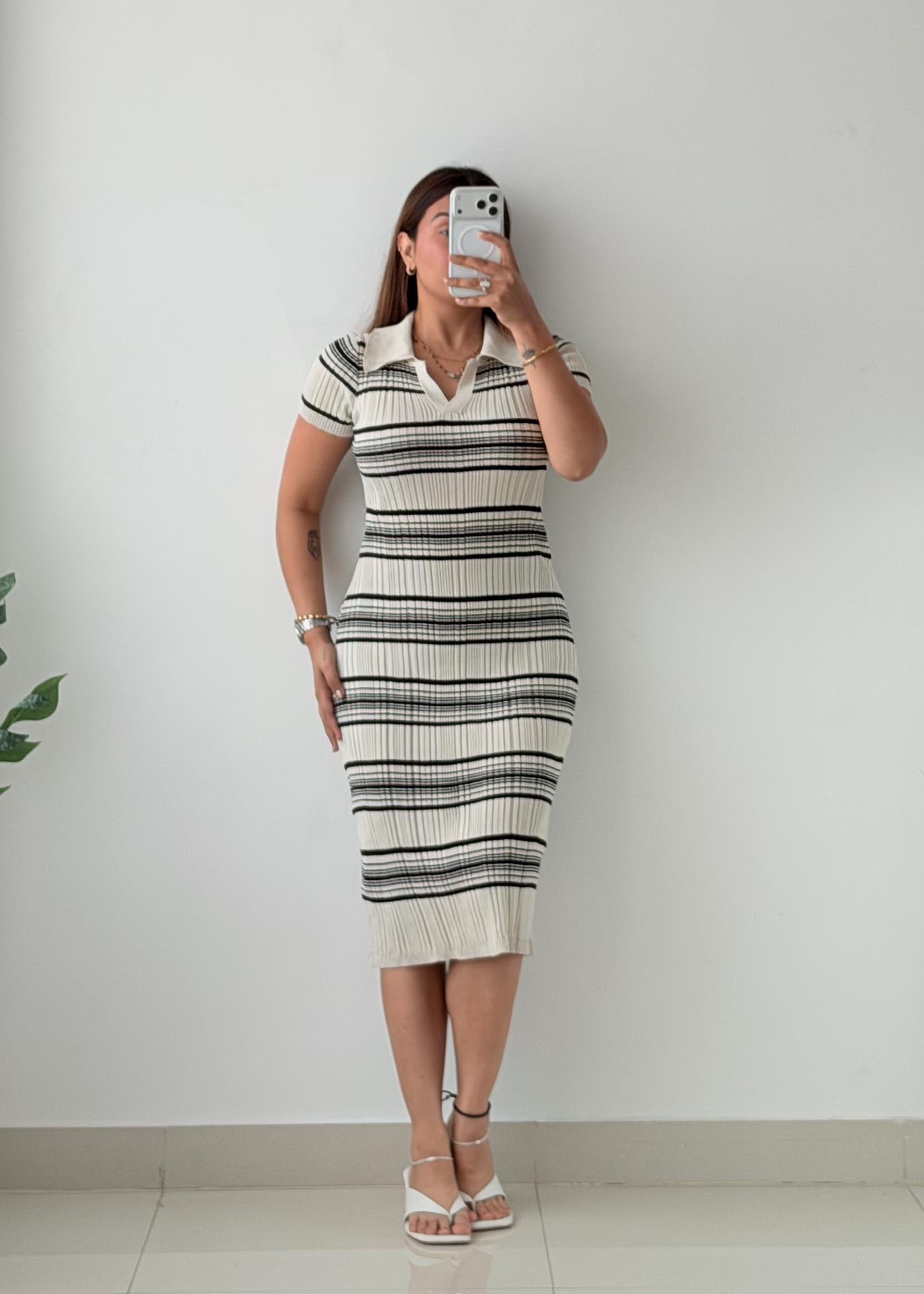 Size S-M White Stripe Collared Knit Midi Dress