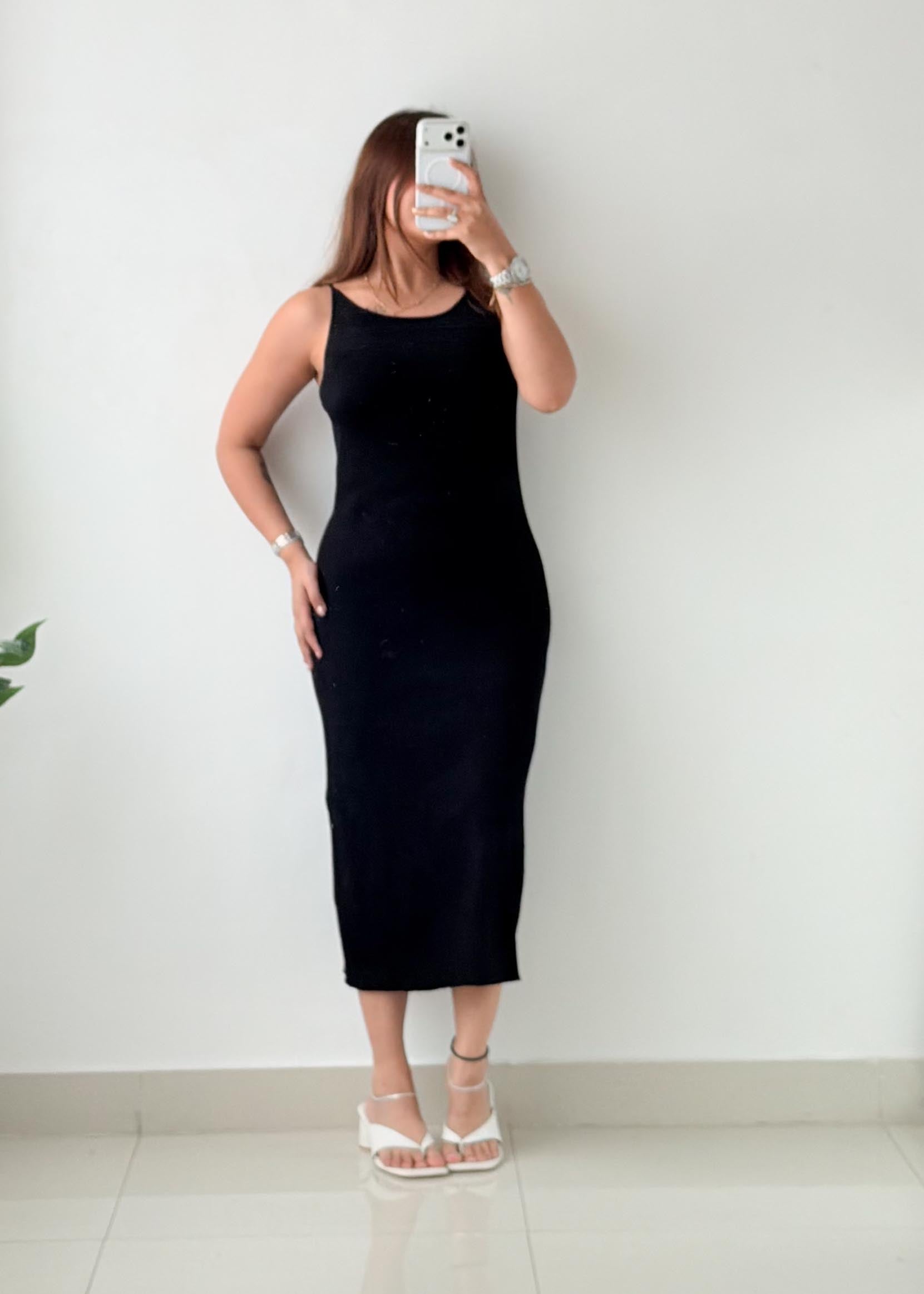 Size M-L Black Ribbed Knit Maxi Dress