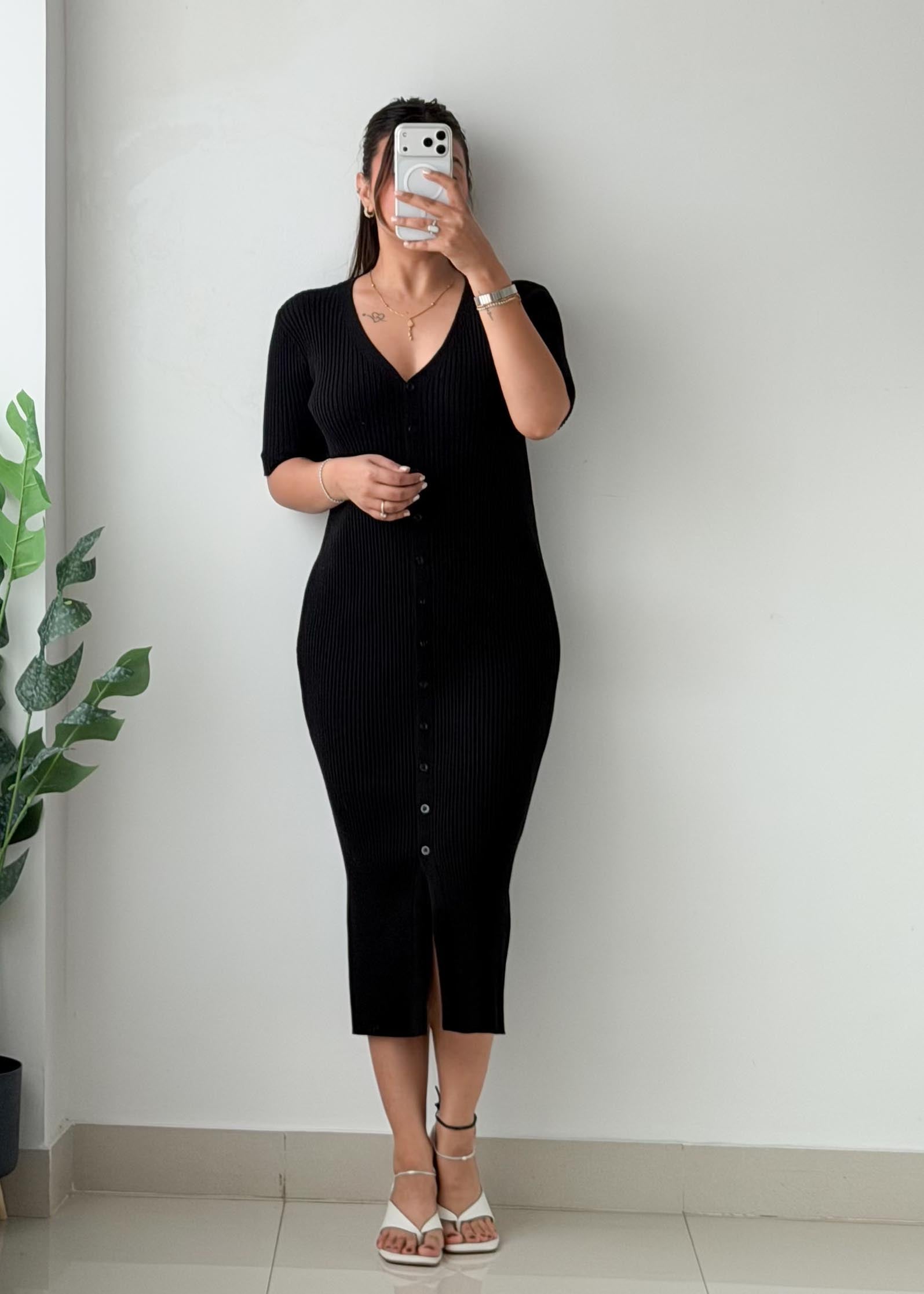 Size M-L Black Ribbed Button-Front Midi Dress