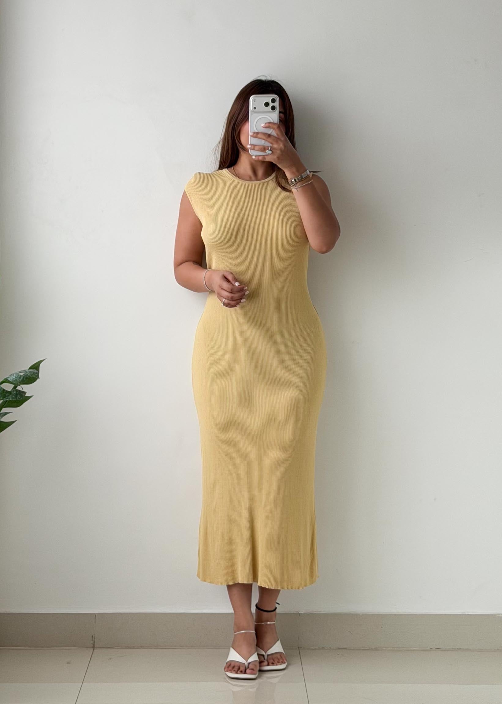 Size M-L Butter Yellow Ribbed Knit Maxi Dress