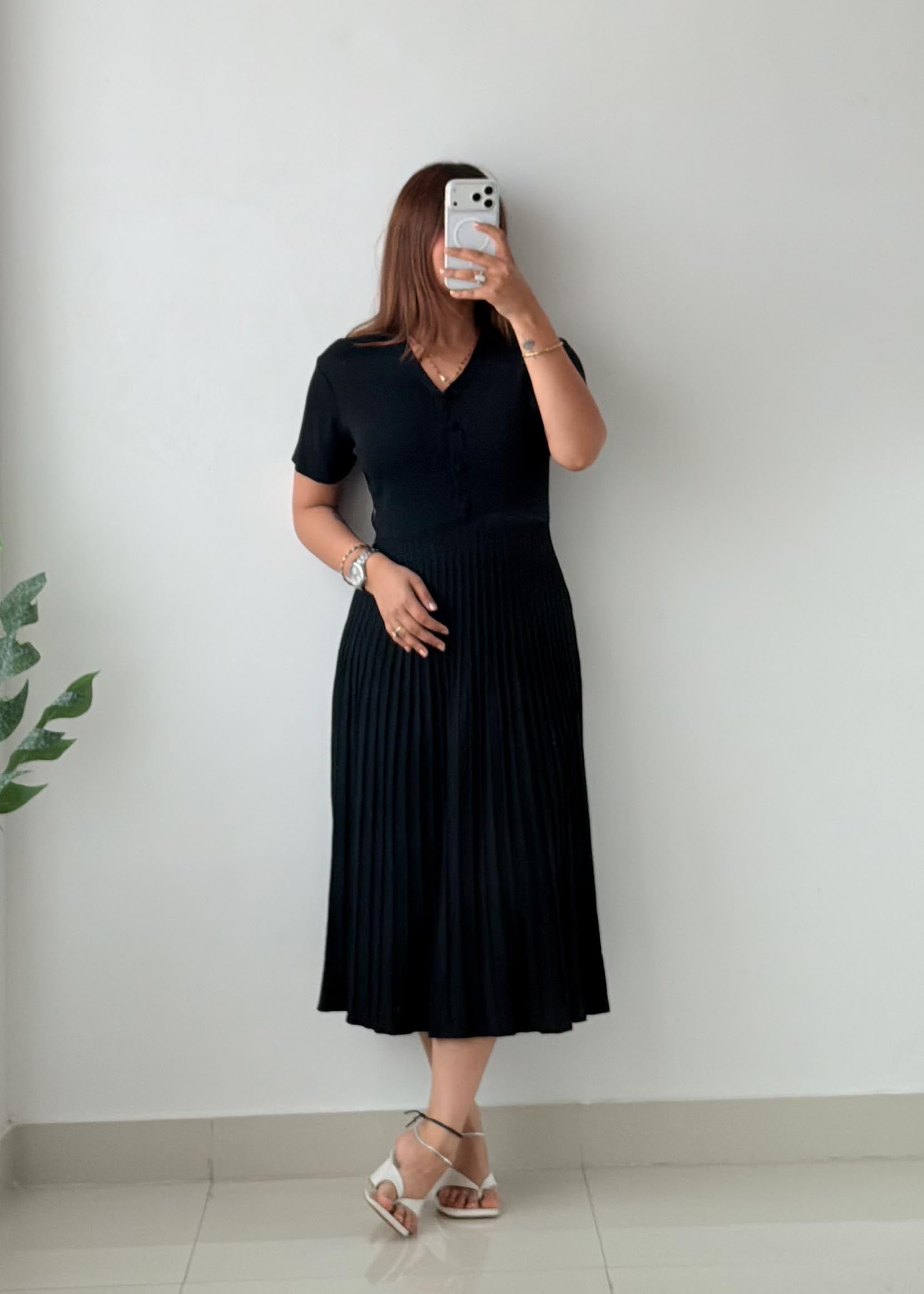 Size S-M Black Pleated Knit Midi Dress
