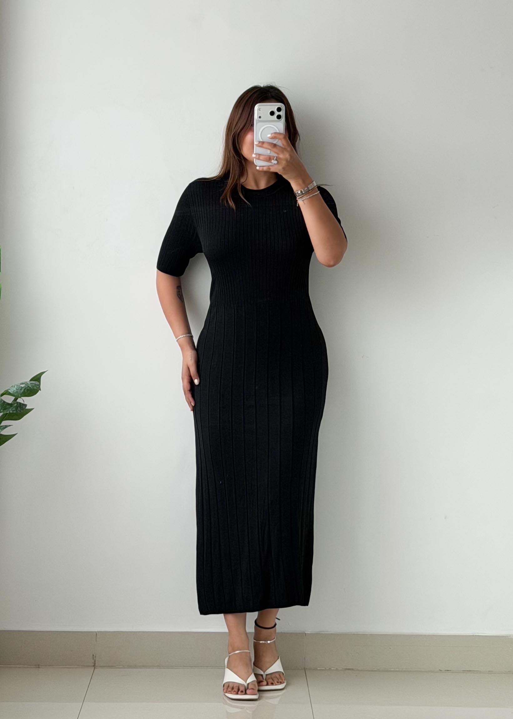 Size L-XL Black Ribbed Knit Maxi Dress