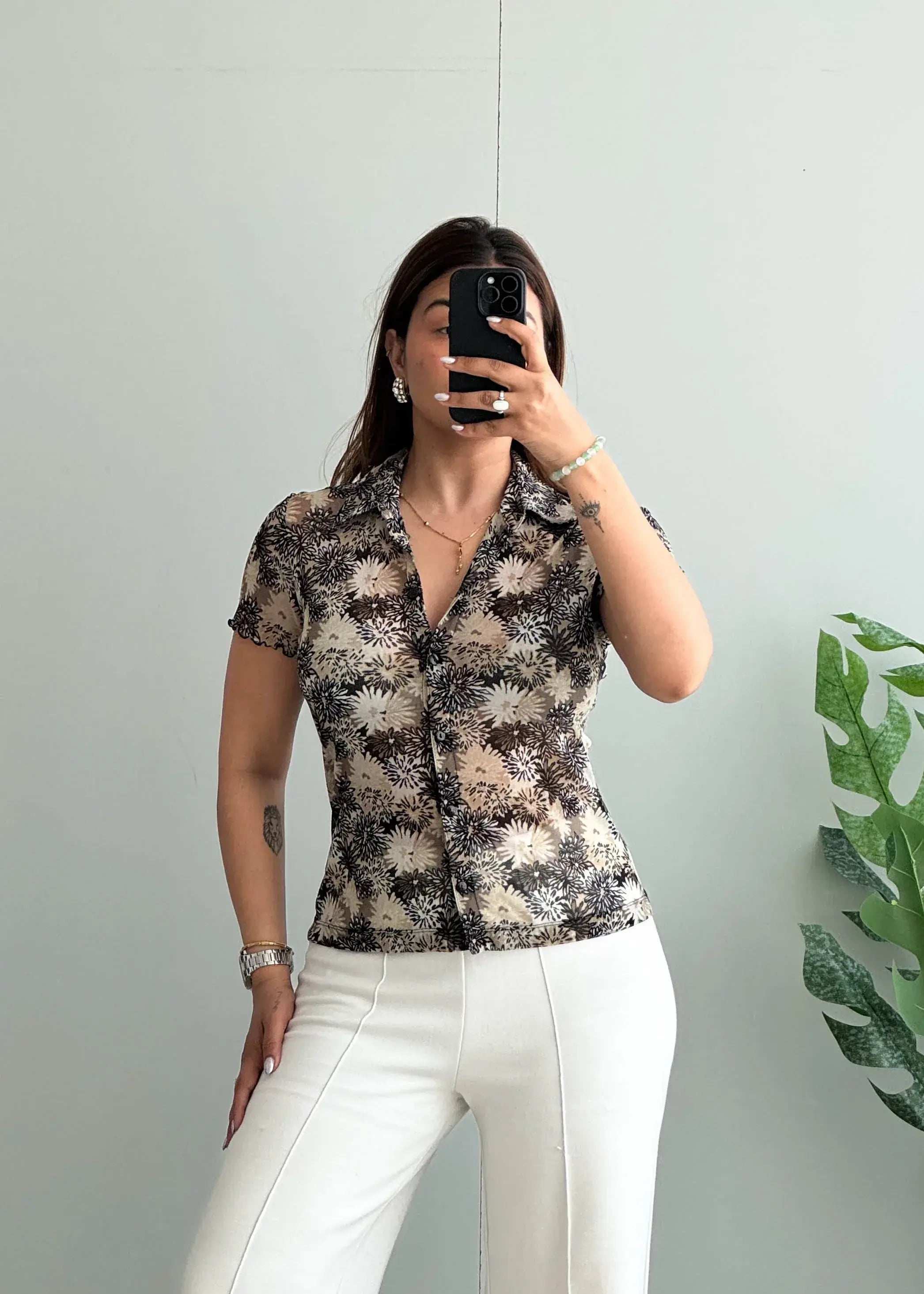Size XS-S, Vintage Beige Floral Collared Short Sleeve Top - Closet by Payal