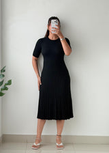 Size S-M Black Ribbed Pleated Midi Dress