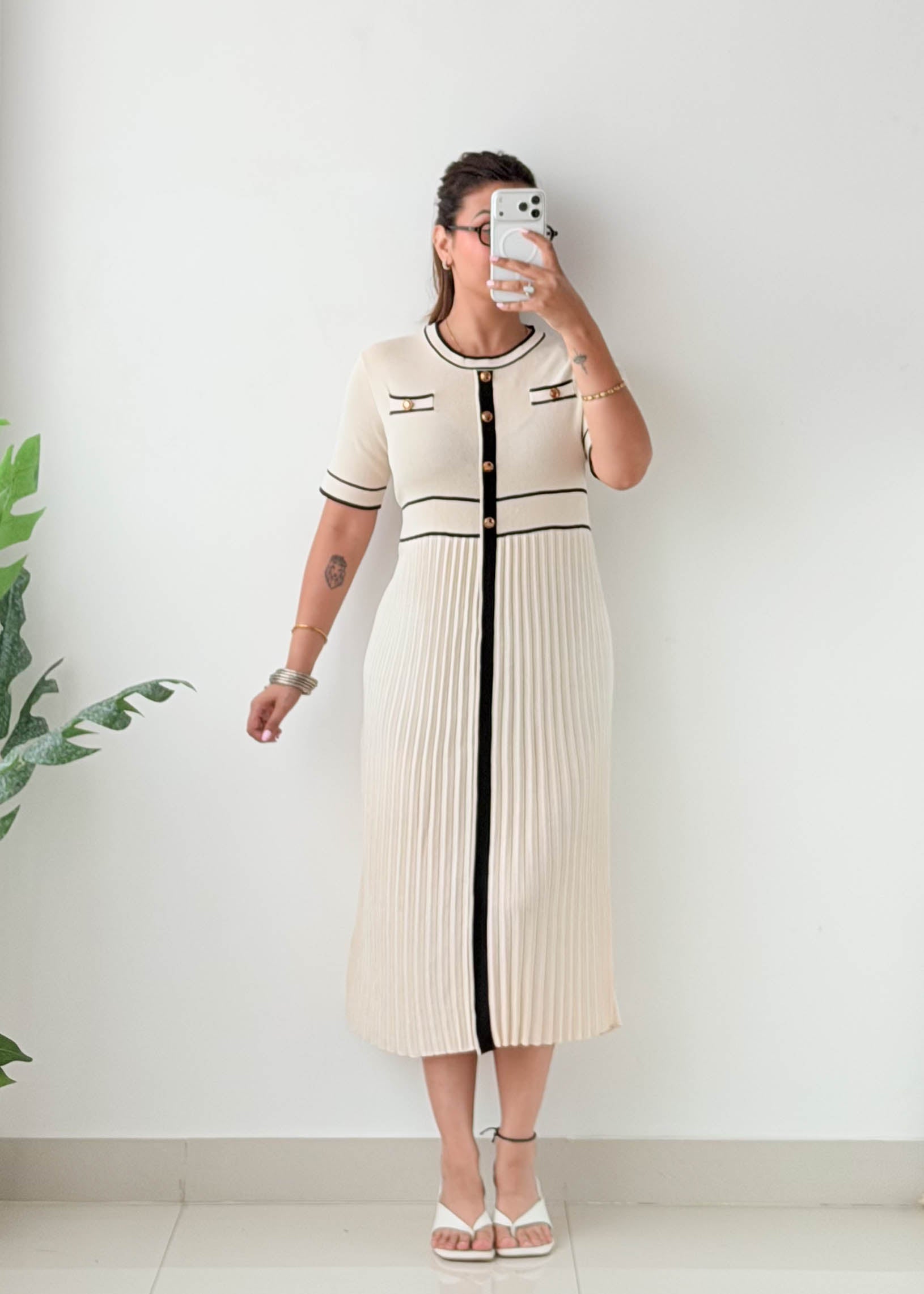 Size M-L Cream Contrast Trim Pleated Knit Midi Dress
