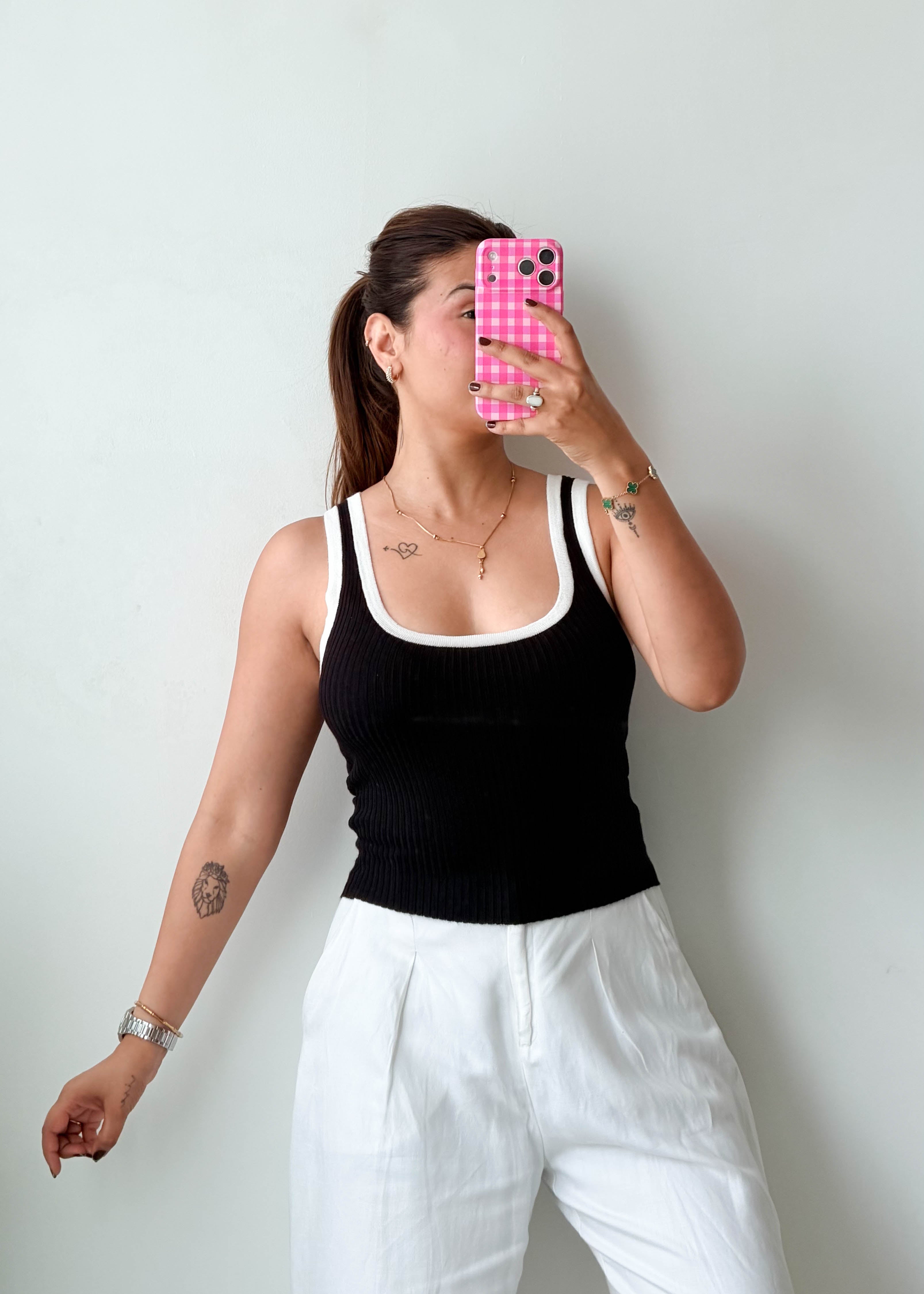 Size S-M Black Contrast Trim Tank Top