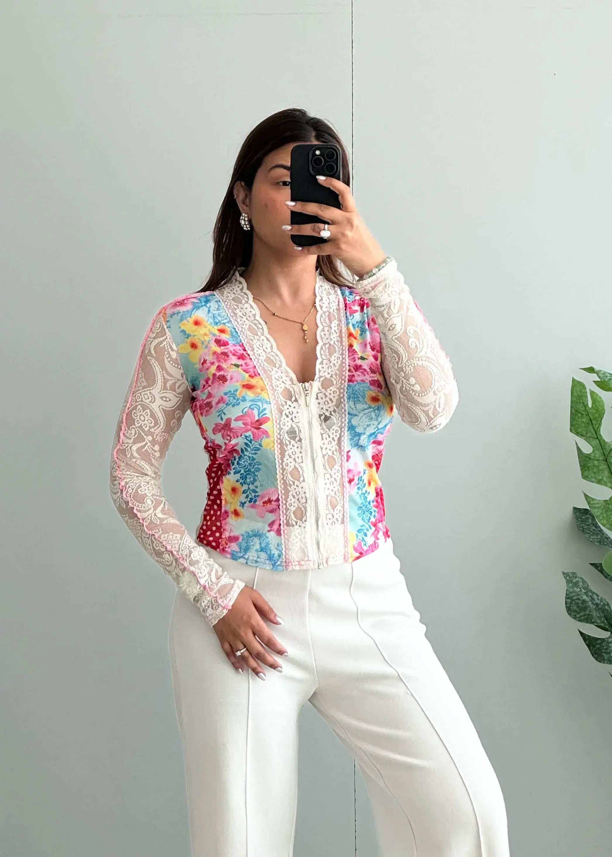 Size XS-S, Vintage Floral Lace Long Sleeve Fitted Top - Closet by Payal