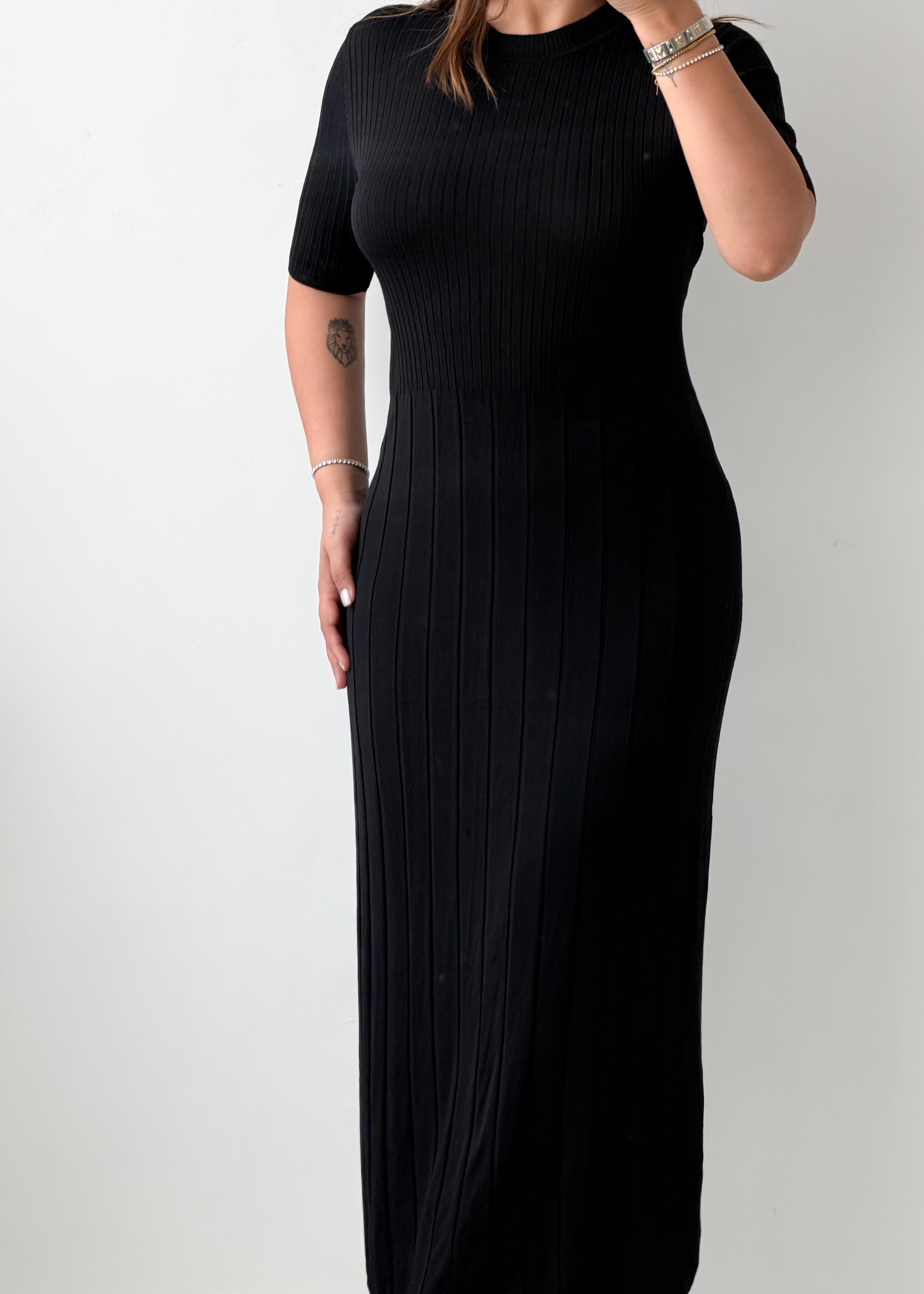 Size L-XL Black Ribbed Knit Maxi Dress