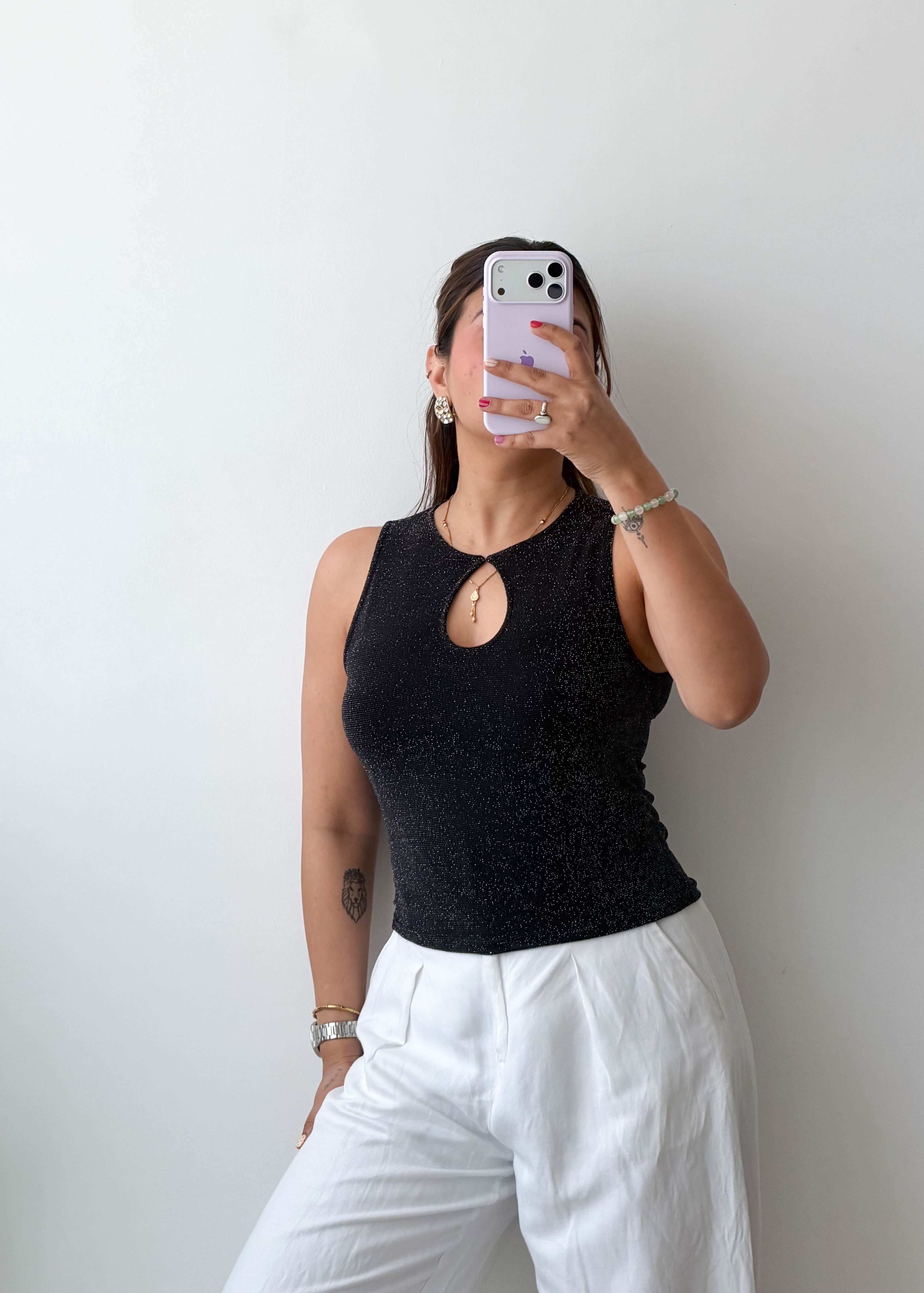 Size S-M Black Keyhole Sleeveless Top