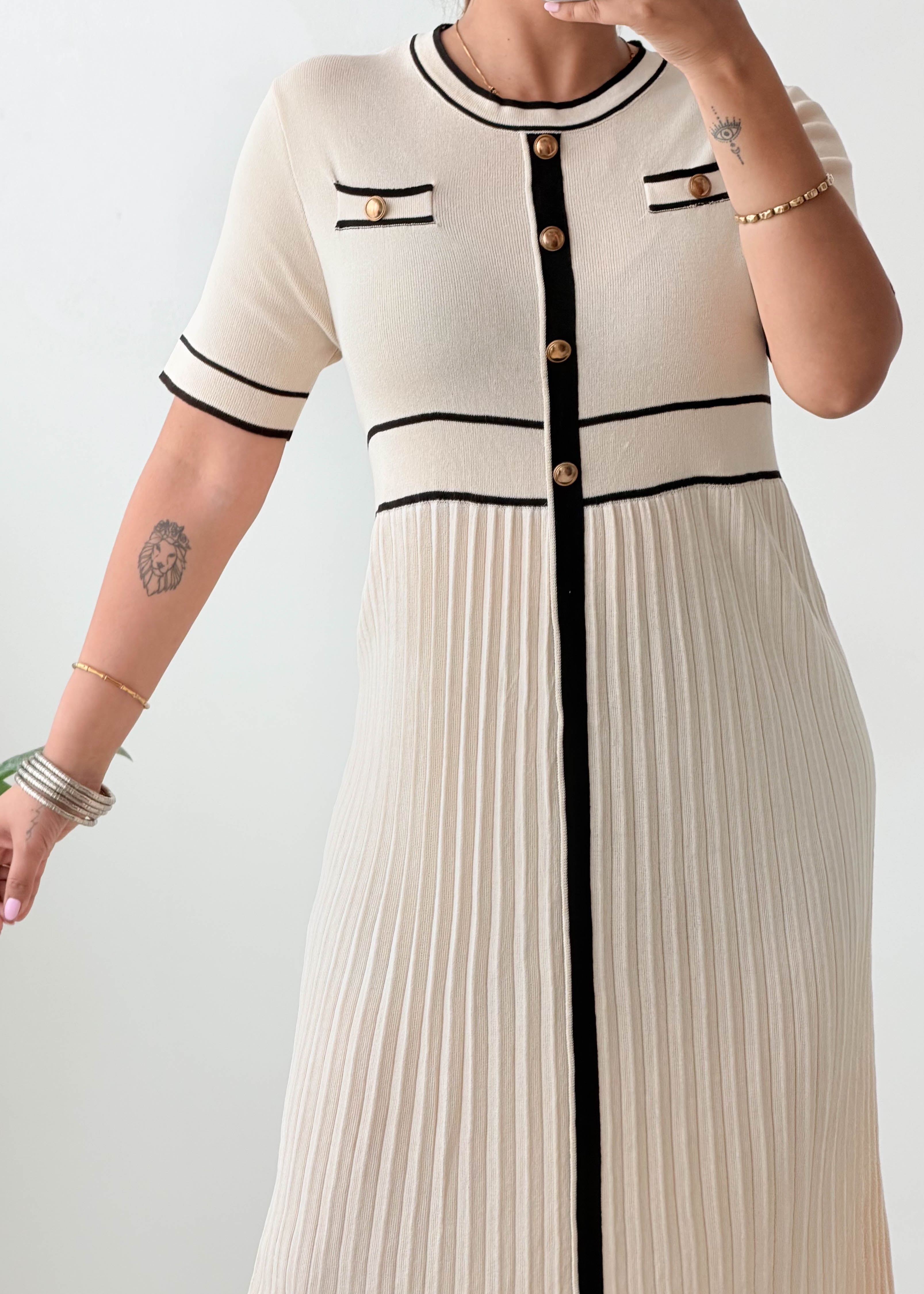 Size M-L Cream Contrast Trim Pleated Knit Midi Dress