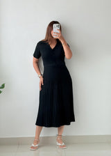 Size S-M Black Pleated Knit Midi Dress